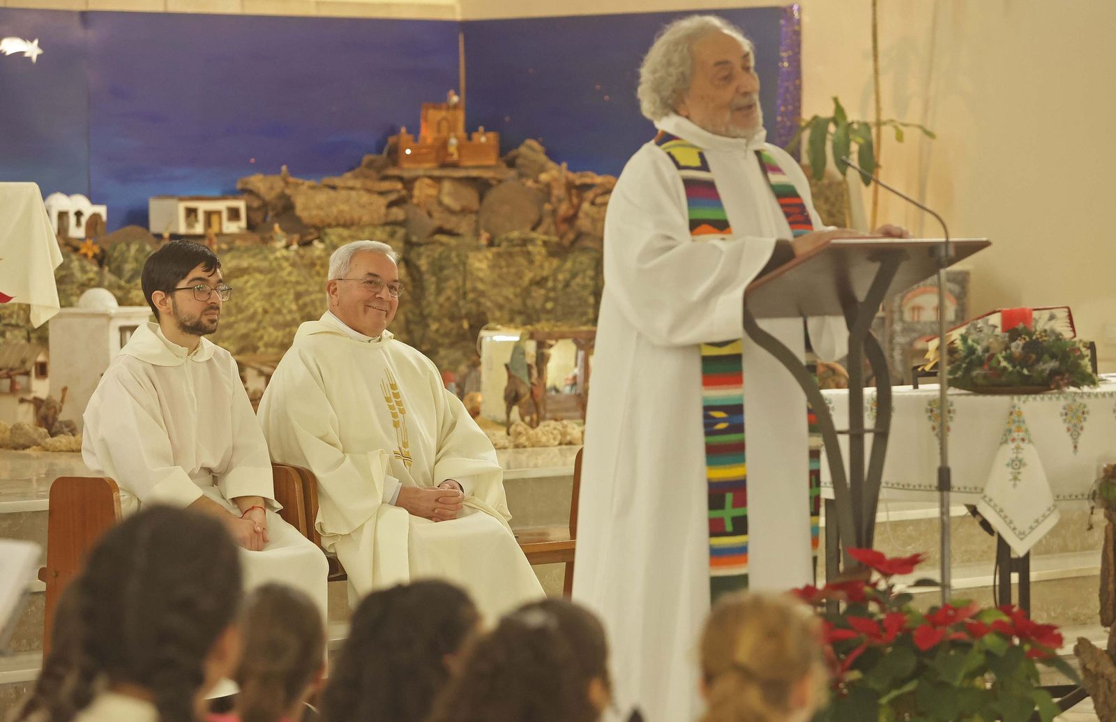 Fotos de la misa conmemorativa de los 50 años de dedicación del padre Pedro a la parroquia y al barrio de La Piñera