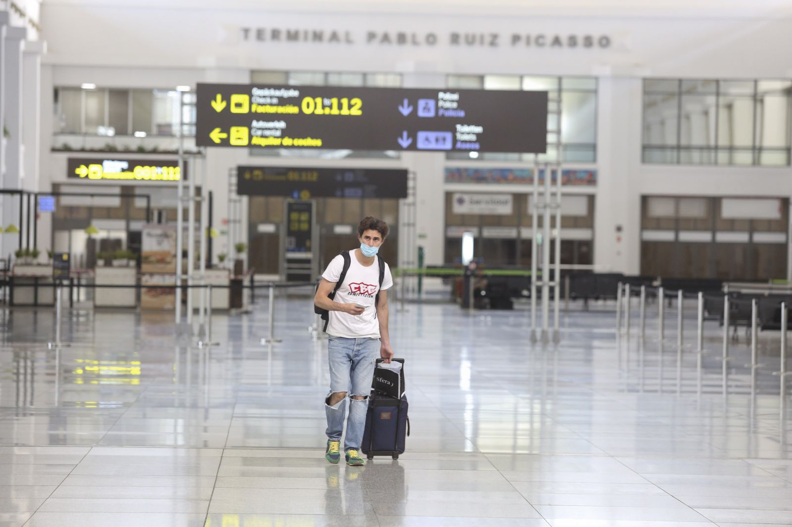 El aeropuerto de Málaga: A la espera de los primeros viajeros en el plazo de un mes