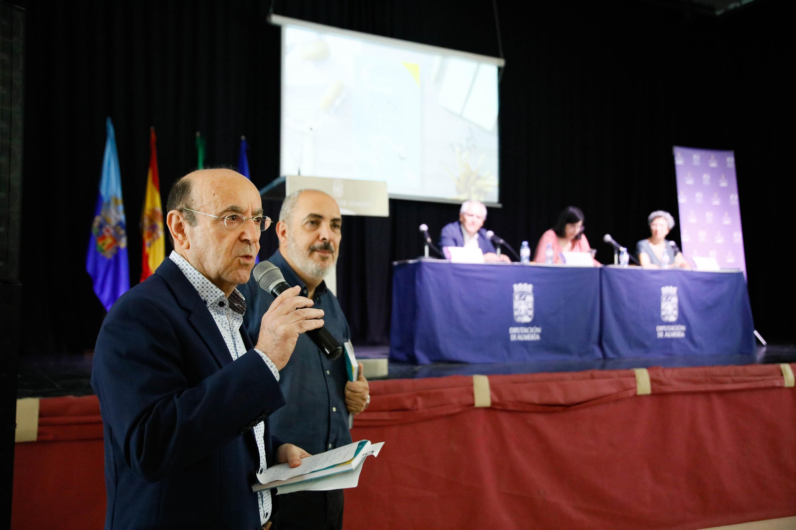 Imágenes de la entrega de los Escudos de Oro del IEA y la celebración de su Plenario