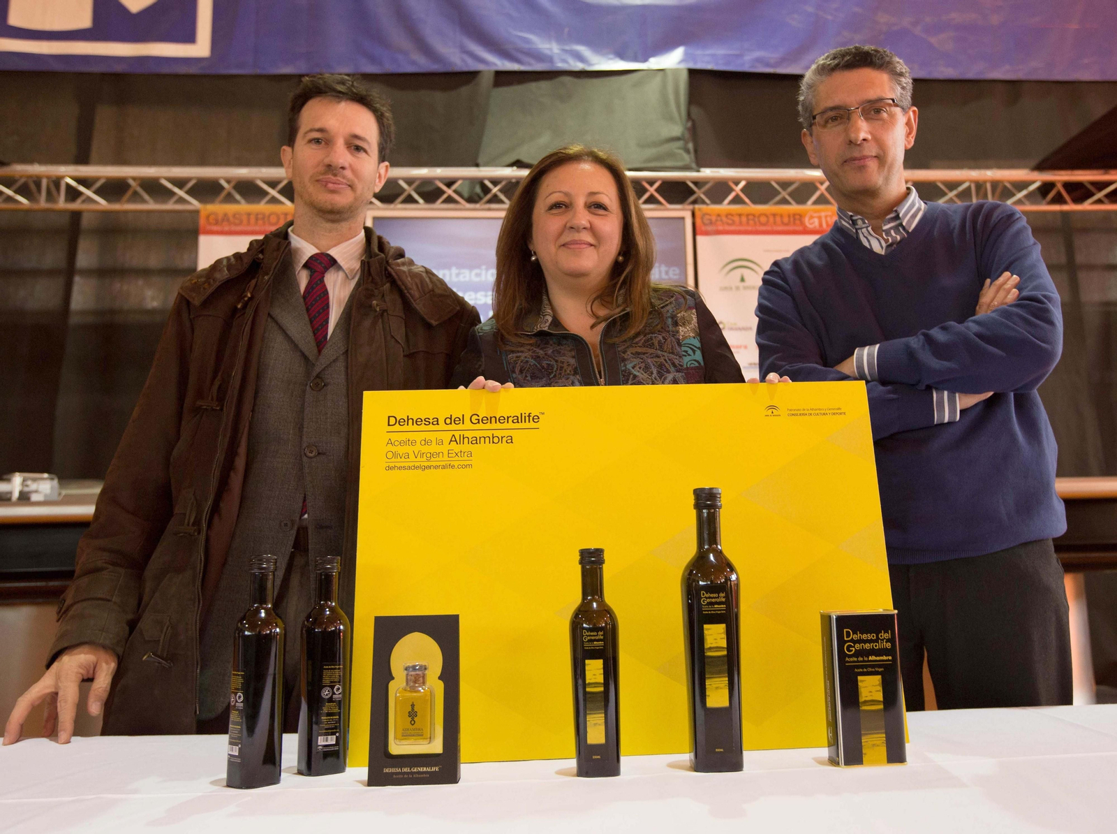 Eliseo Patrón-Costas y la entonces directora de la Alhambra, María del Mar Villafranca.