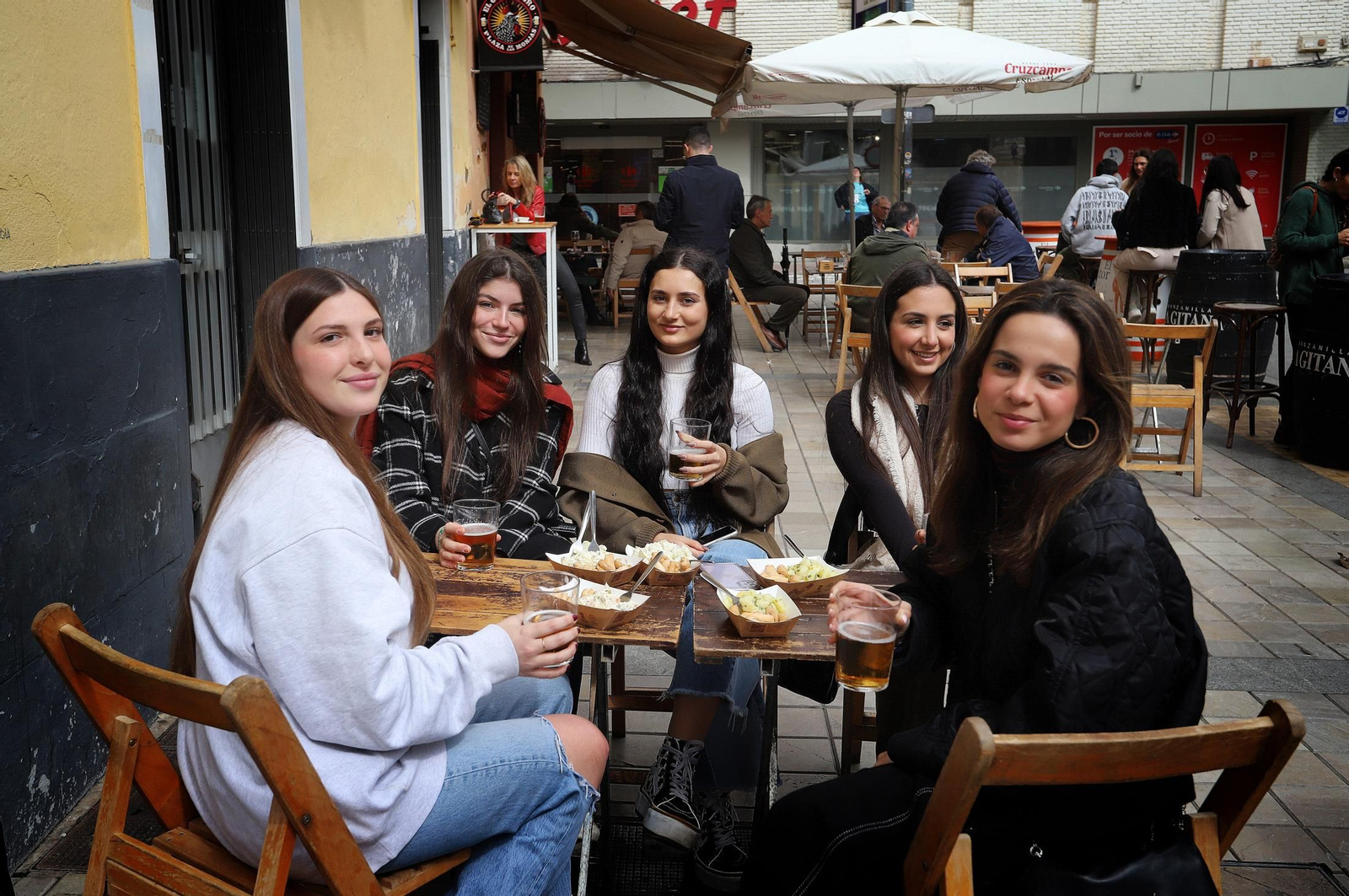 Estudiantes de Derecho de la Universidad de Huelva disfruta de la Ruta de la Tapa Universitaria