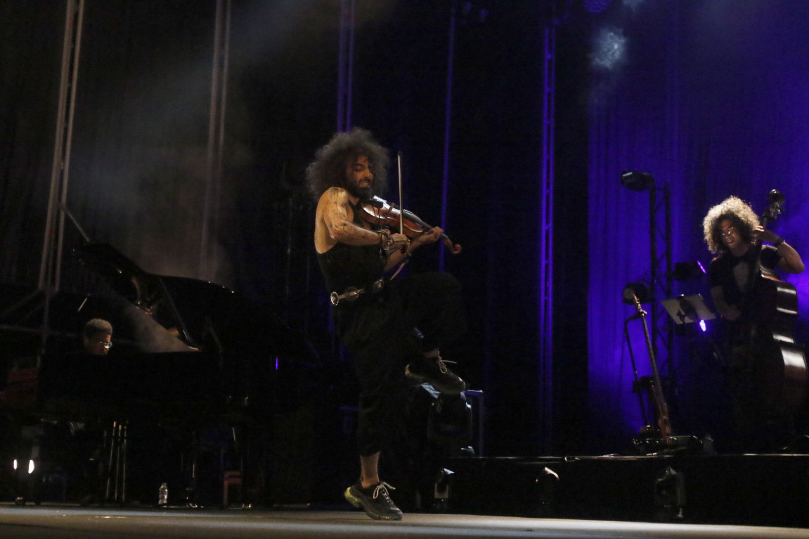 El concierto de Ara Malikian en el Teatro de la Axerquía de Córdoba, en imágenes