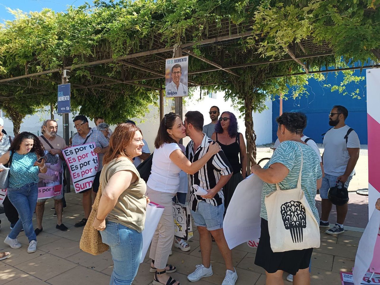 Esther Gil, visitando Chiclana este sábado.