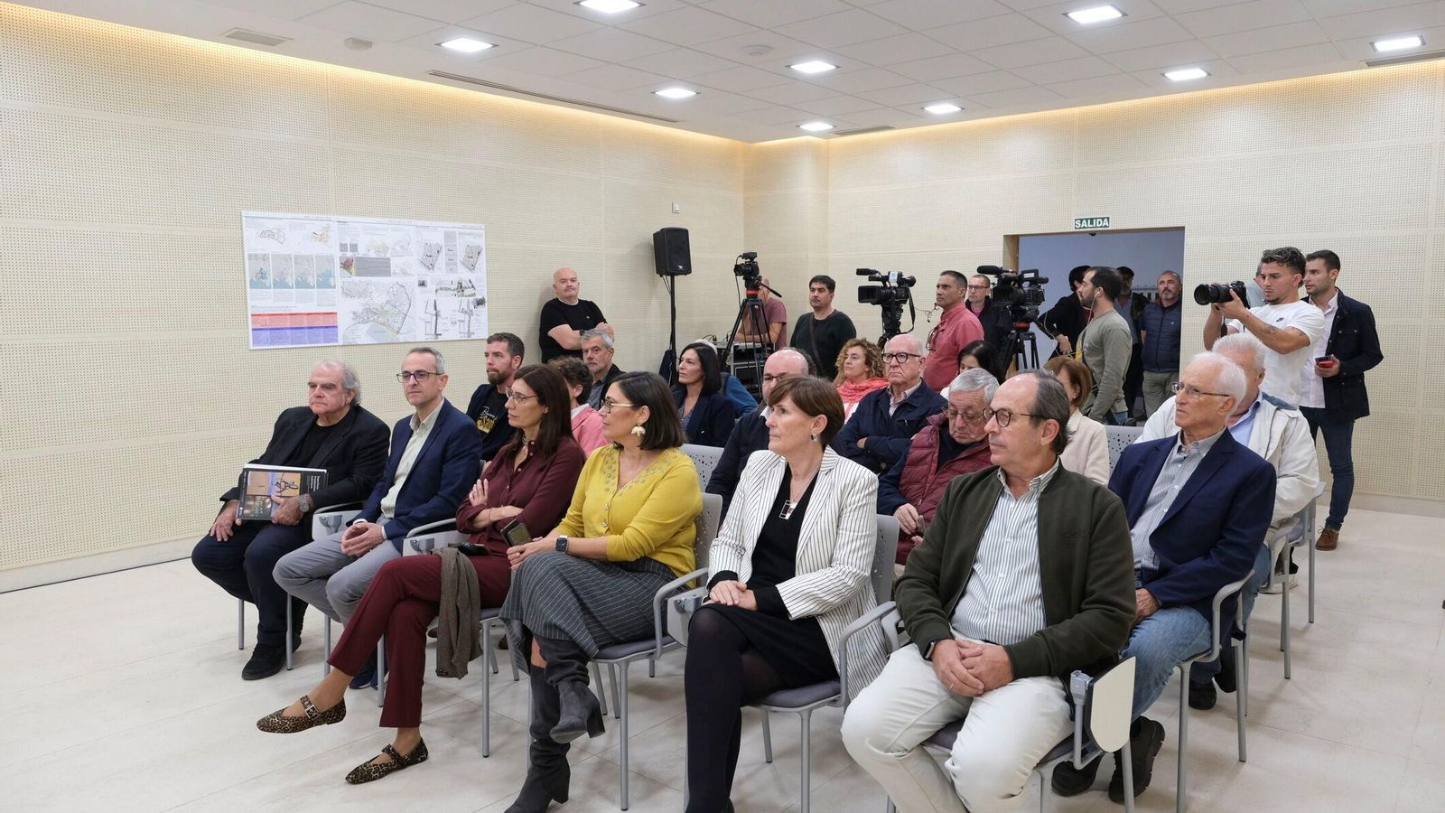 Representantes de colectivos sociales, presentes en la rueda de prensa