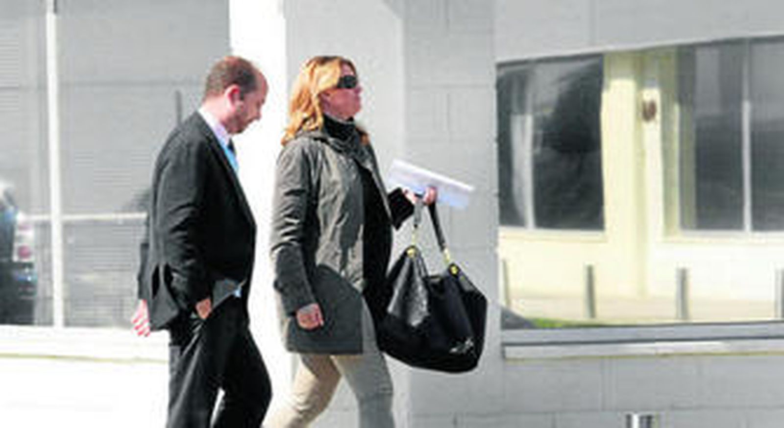 La concejala de Personal del Ayuntamiento portuense, Leocadia Benavente, ayer en el Juzgado.