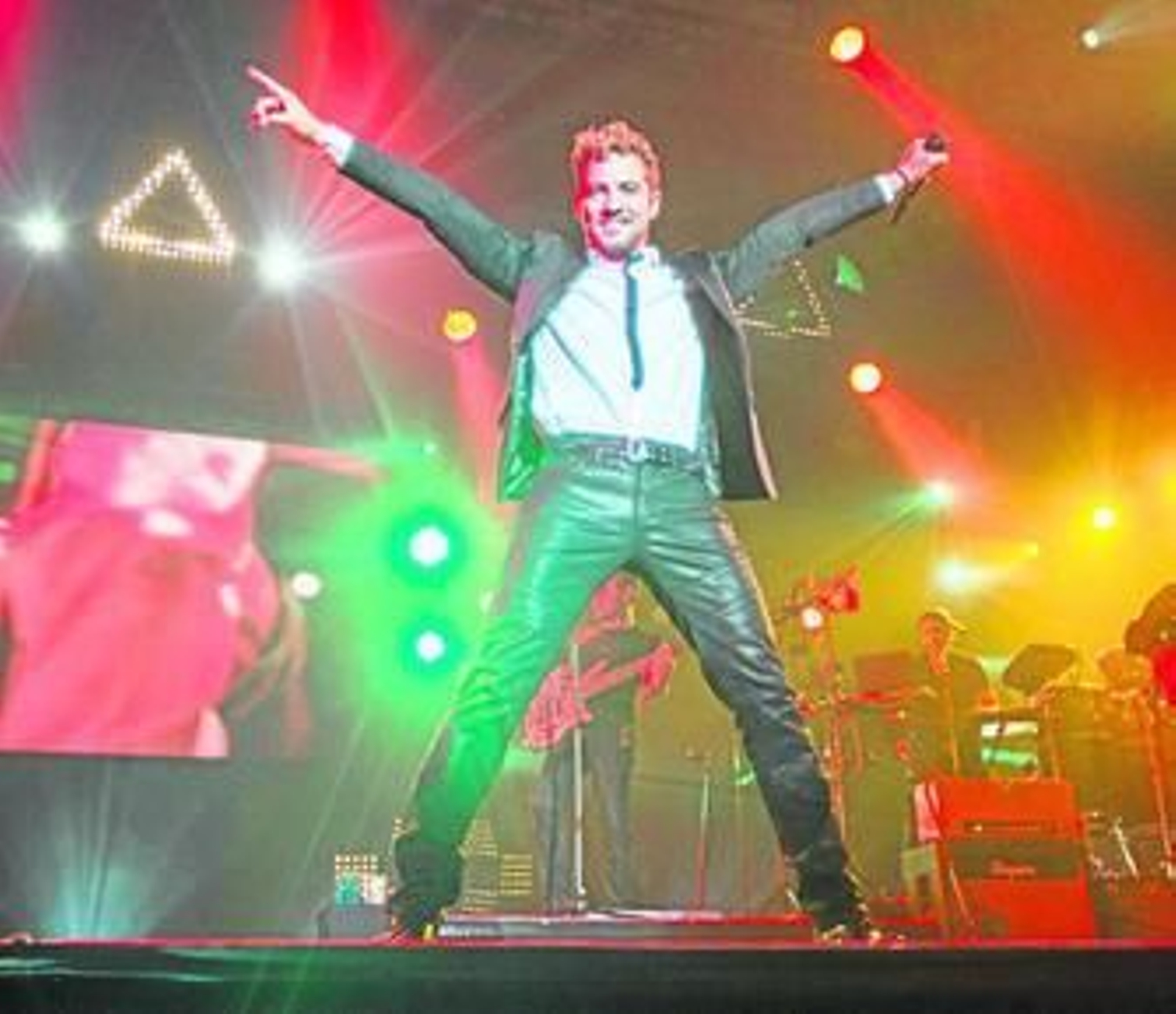 Bisbal sorprende a Granada de 'diez mil maneras'