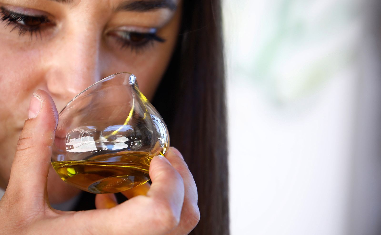 En la feria del aceite de oliva virgen extra de Carmona se celebrarán catas.