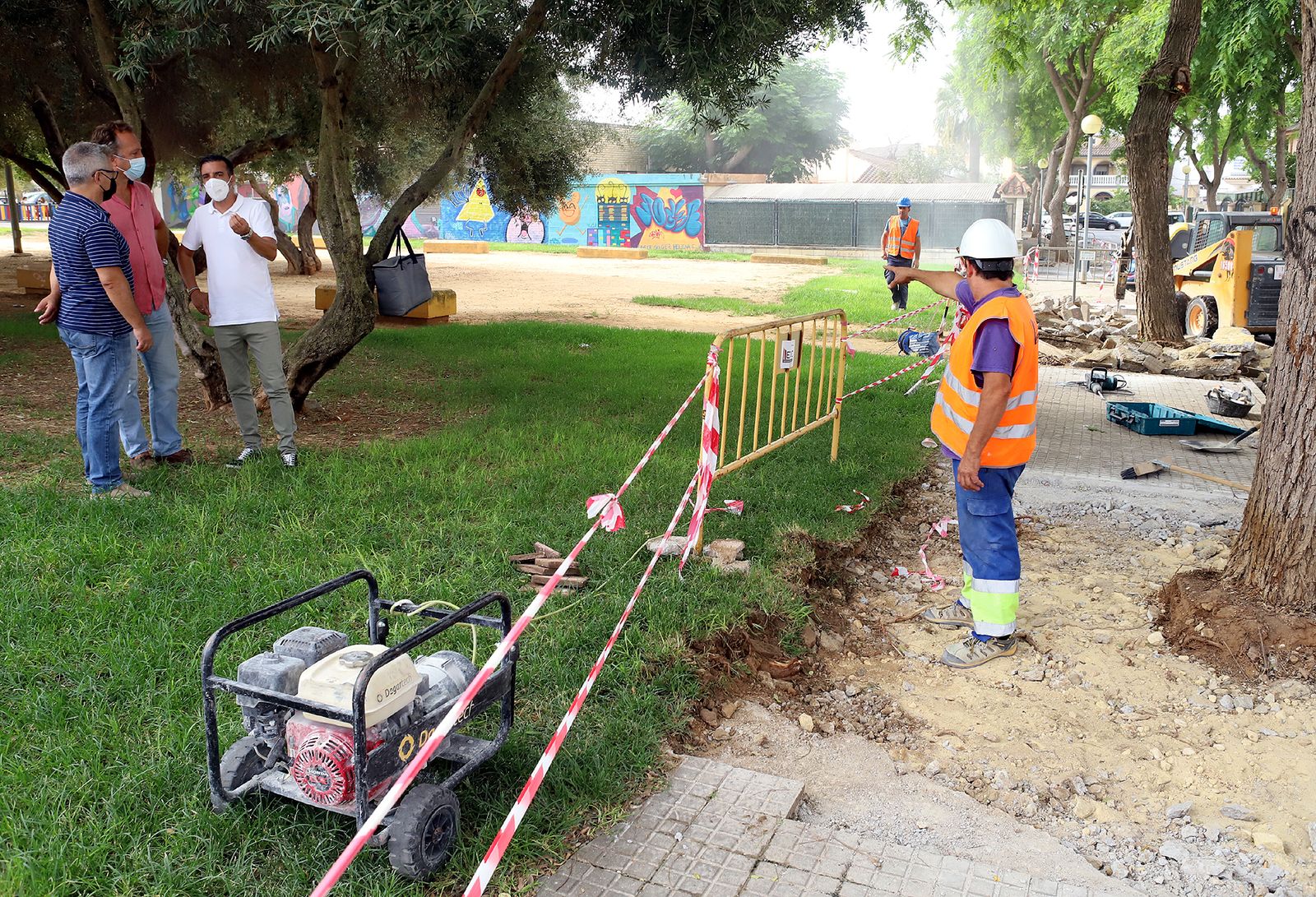 Un momento de la visita que ha realizado el edil José Antonio Díaz a las obras.
