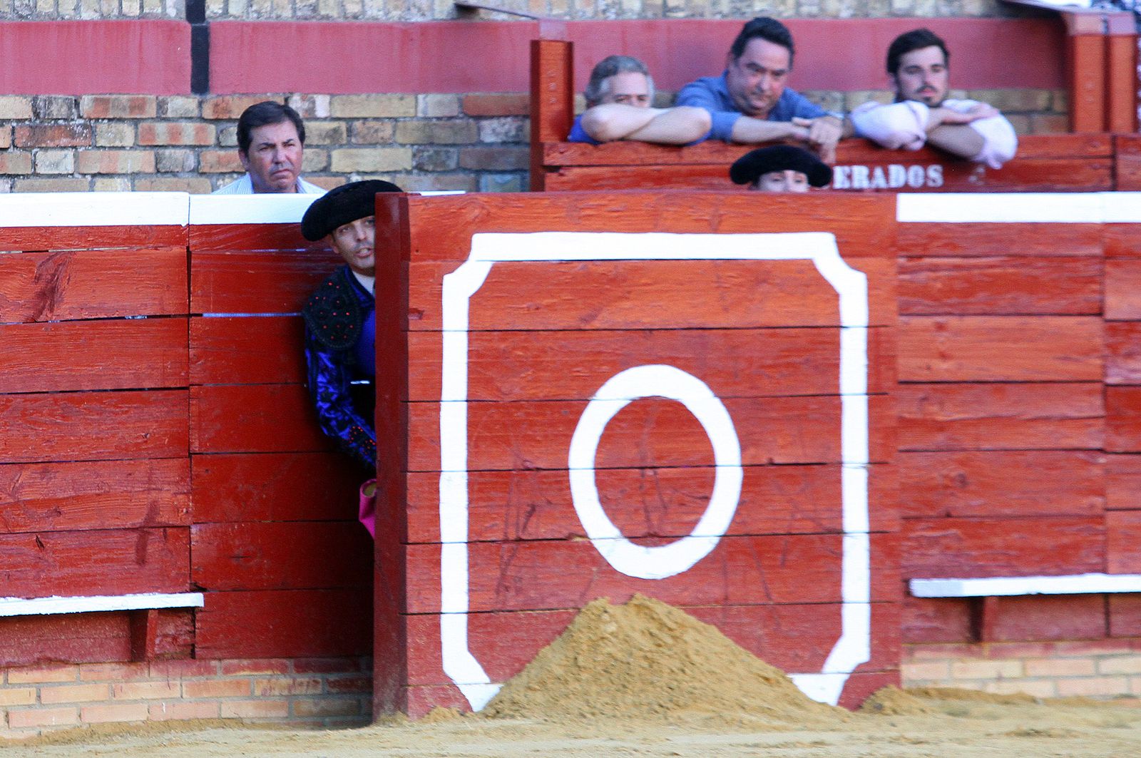 Imágenes de la Novillada de Rafael Serna, Emilio Silvera y Rodrigo Molina.