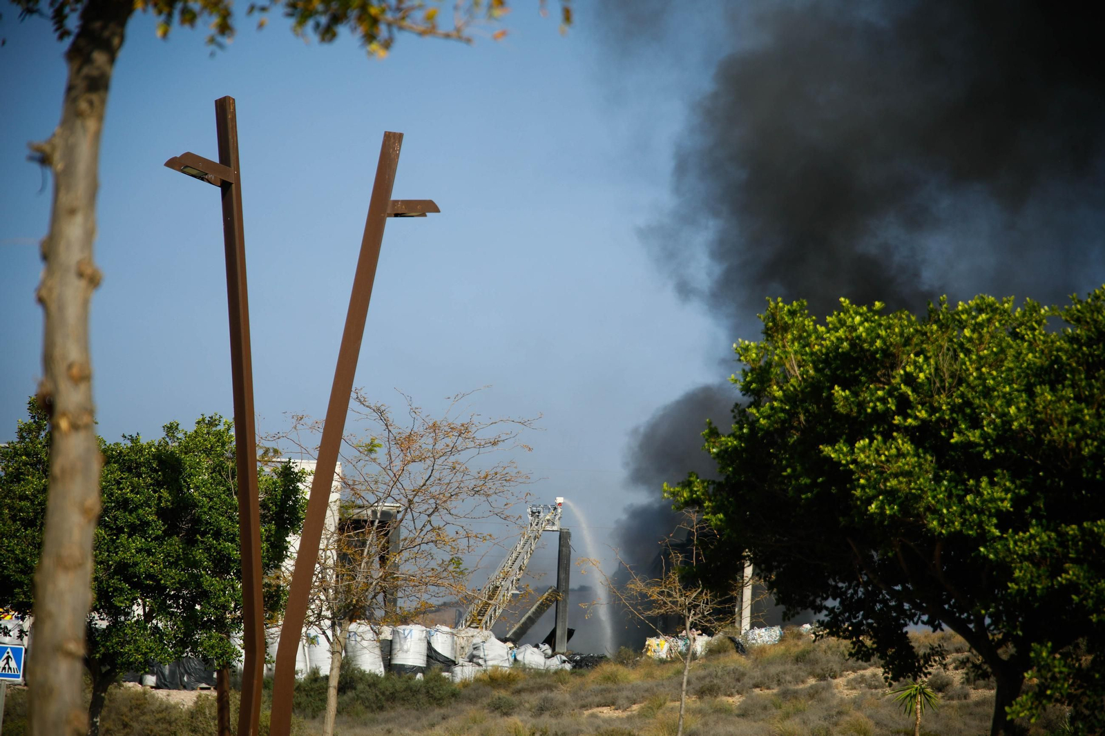 Nuevo incendio en la nave de Hintes Oil Europa en el PITA