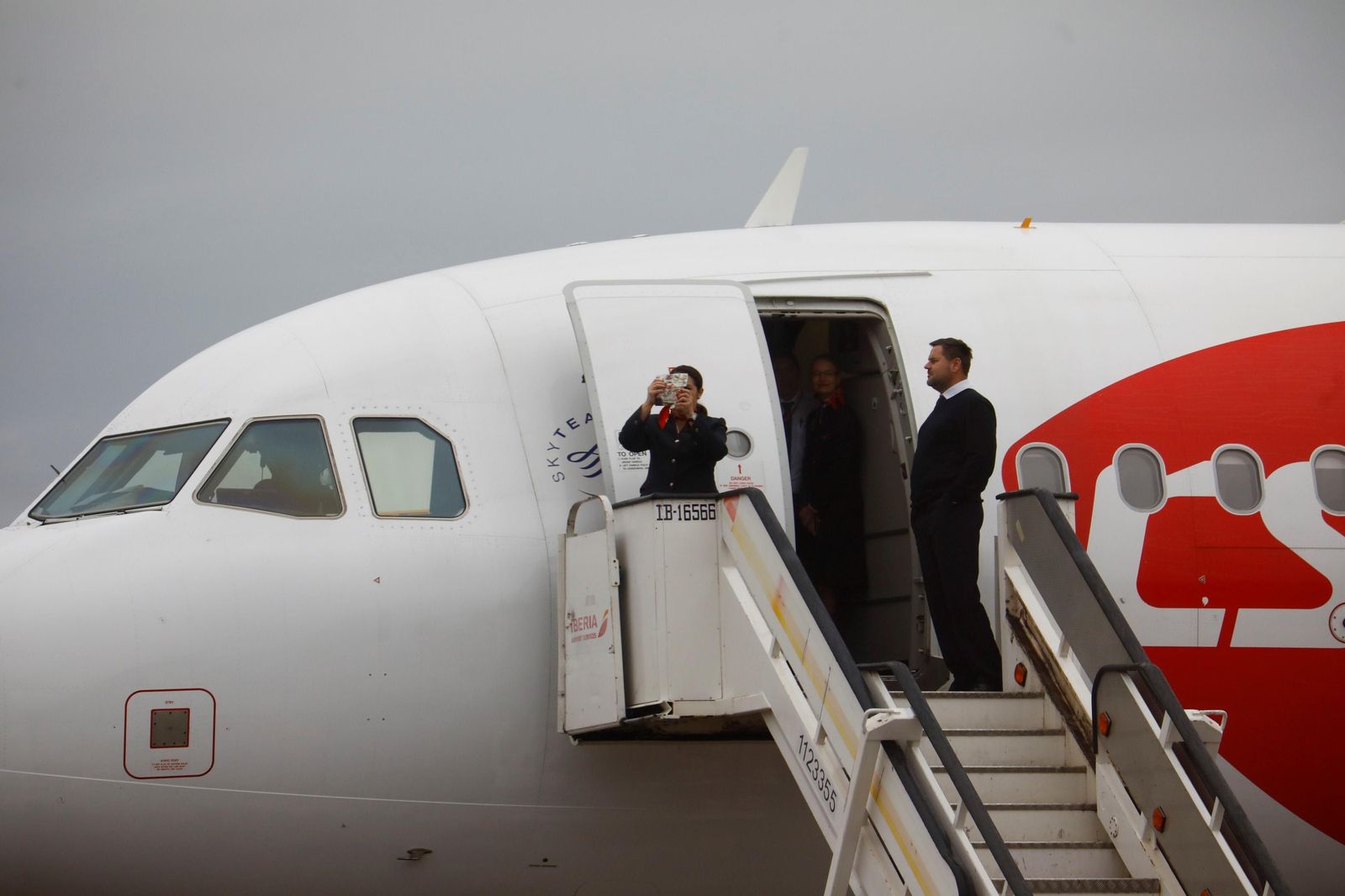 El despegue del el primer vuelo chárter a Europa en el aeropuerto de Córdoba, en imágenes