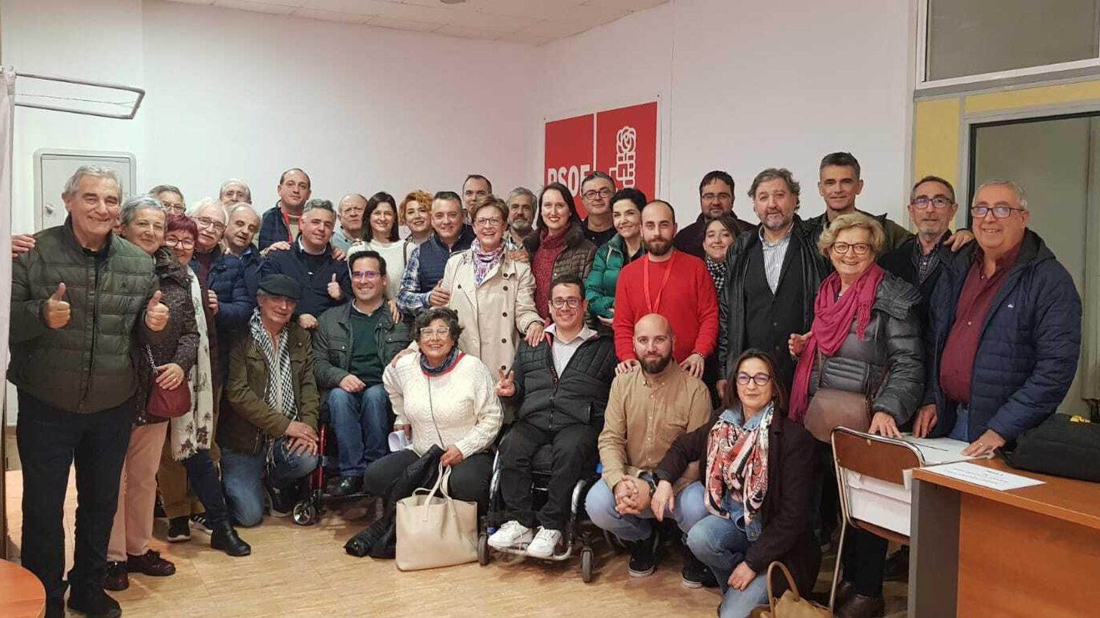 Adriana Valverde arropada por los militantes del PSOE tras ganar las primarias este domingo