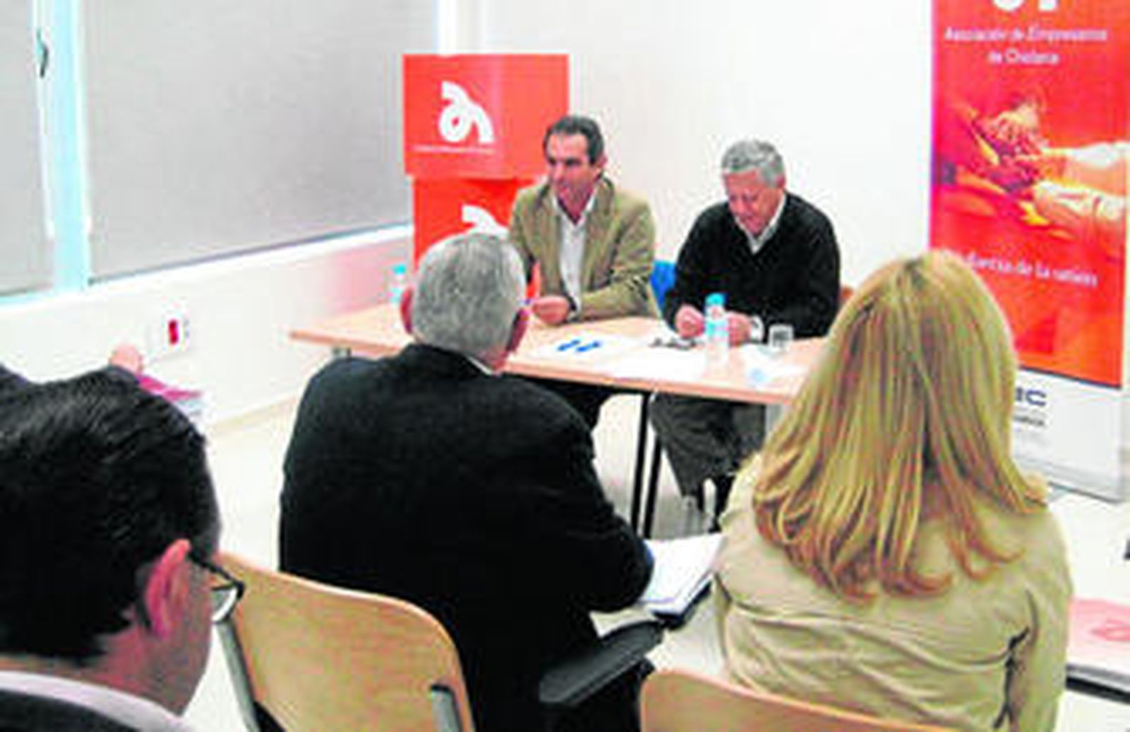 Encuentro del alcalde con empresarios, hosteleros, comerciantes y otros colectivos de la ciudad.