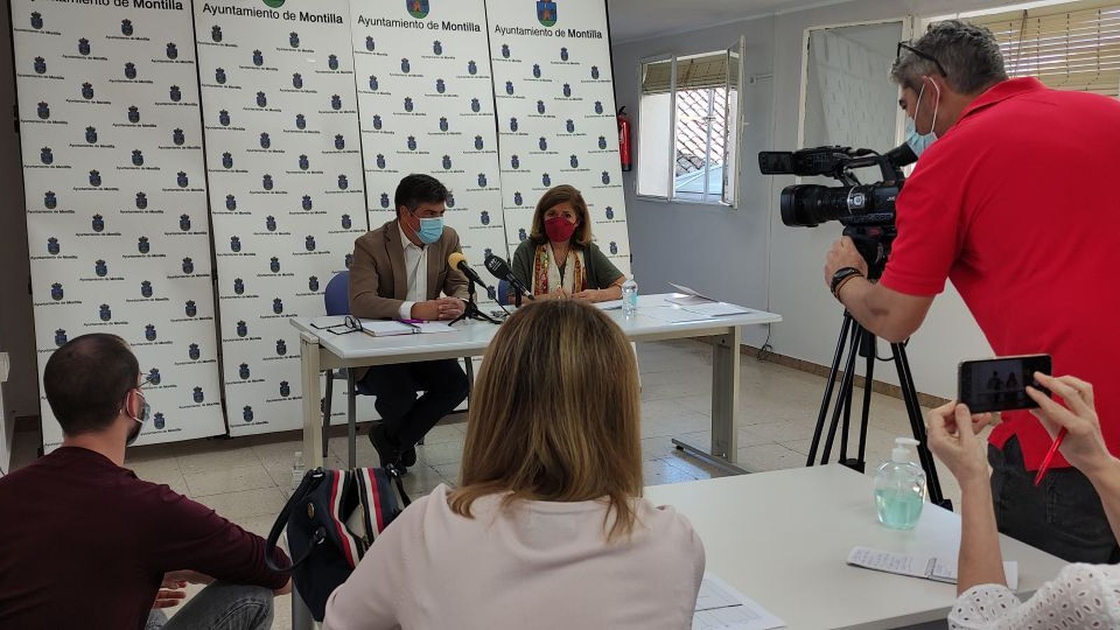 Rafael Llamas y María Jesús Botella, durante su comparecencia.