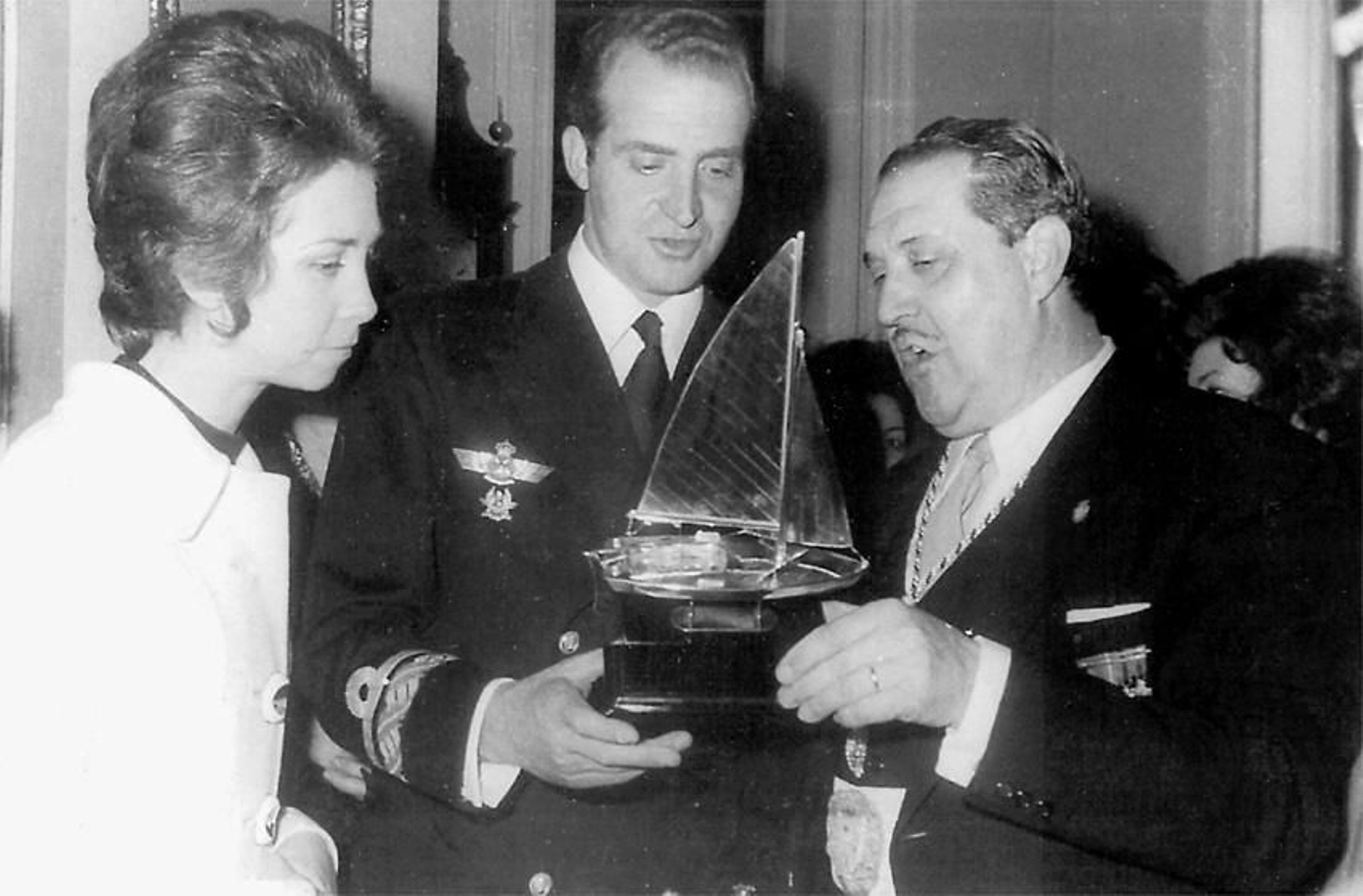 Los  Príncipes  de España junto al alcalde Jerónimo Almagro.