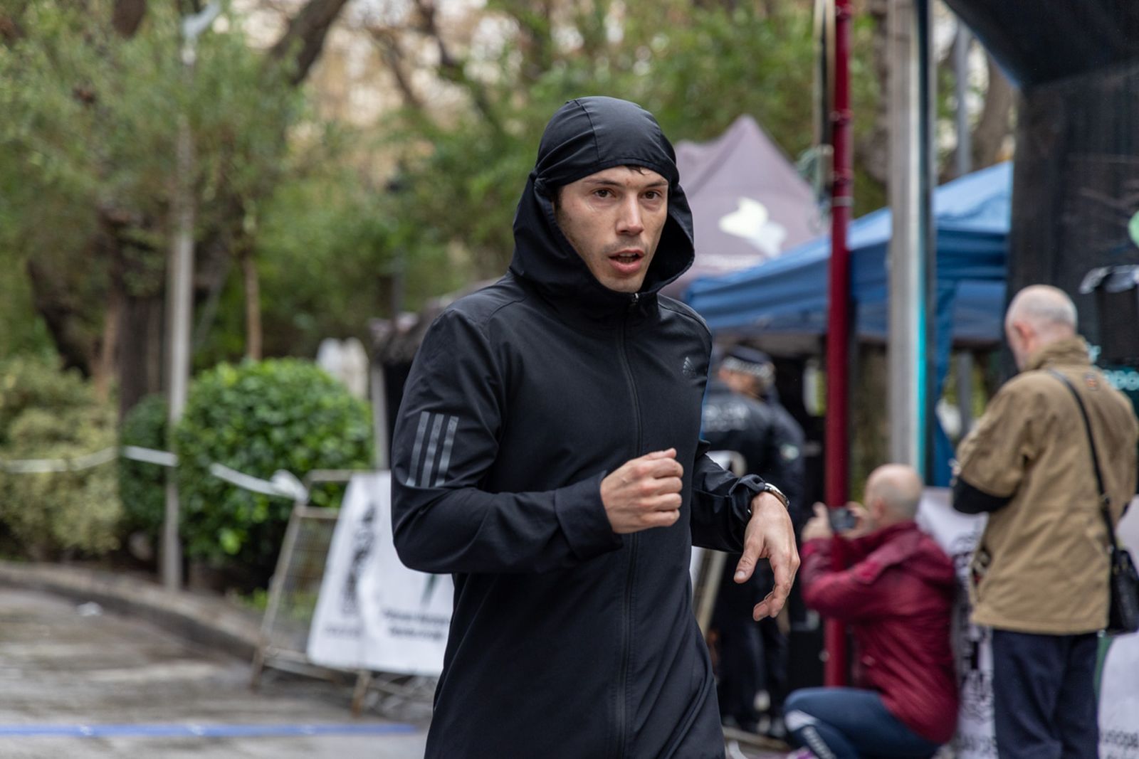 En imágenes: la lluvia no frena a más de un millar de corredores en la V Carrera Popular del IES San Juan Bosco (1)