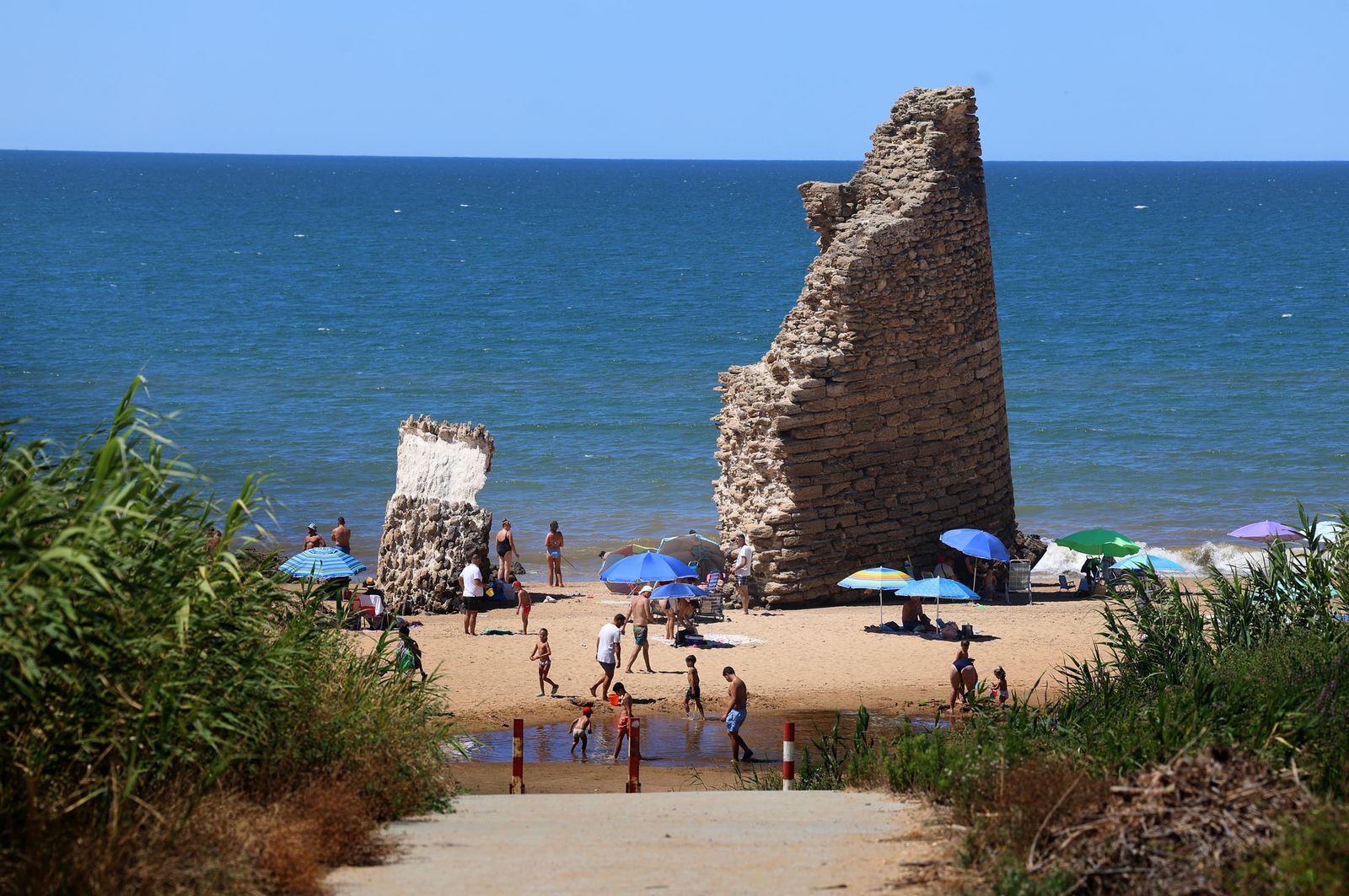 Imágenes de una maravillosa mañana de verano en las playas de la Torre del Loro y Mazagón