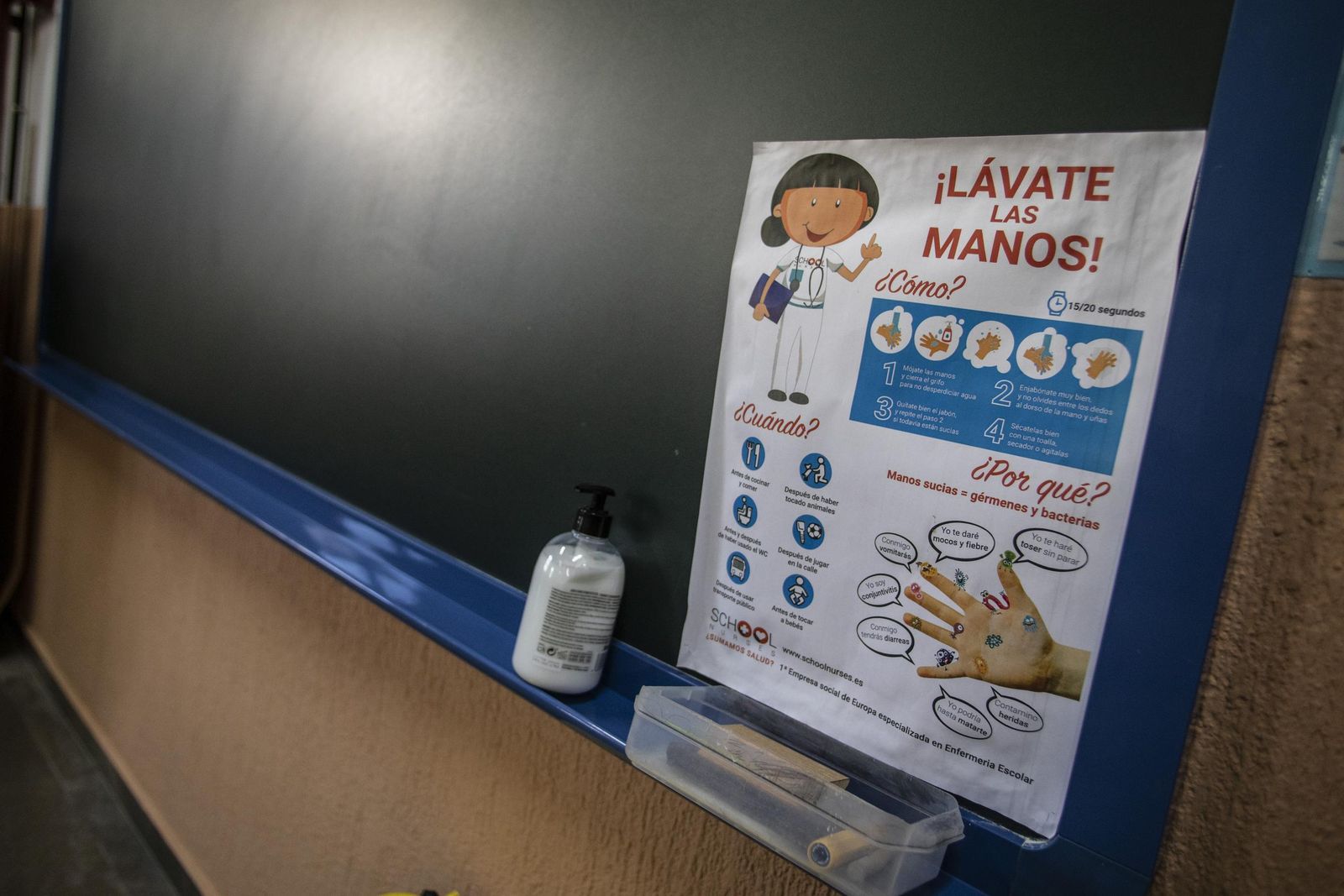 Pizarra en un centro educativo de Granada.