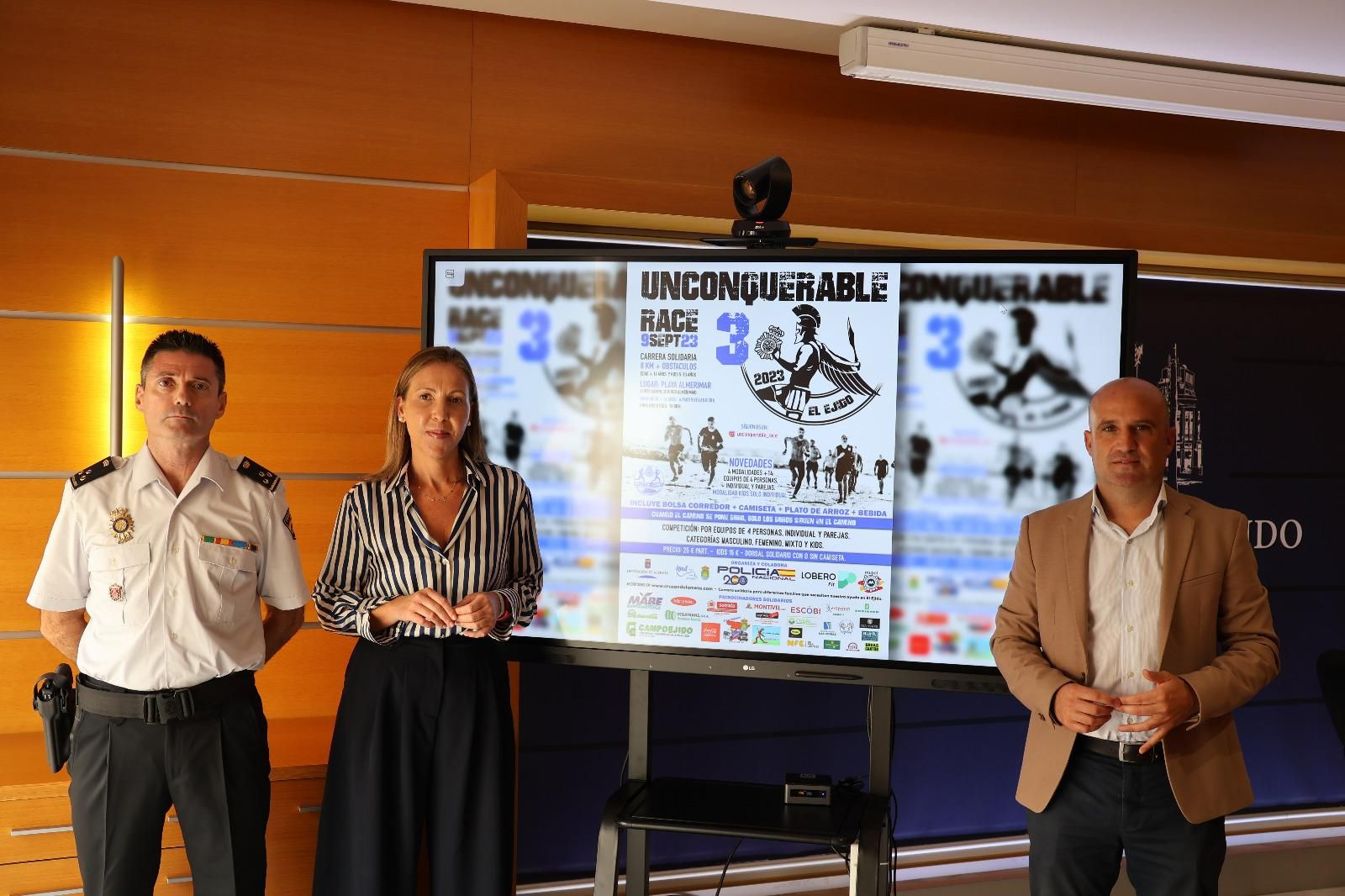 Presentación de la III Carrera solidaria ‘Unconquerabl3 Race’ en el Ayuntamiento de El Ejido.