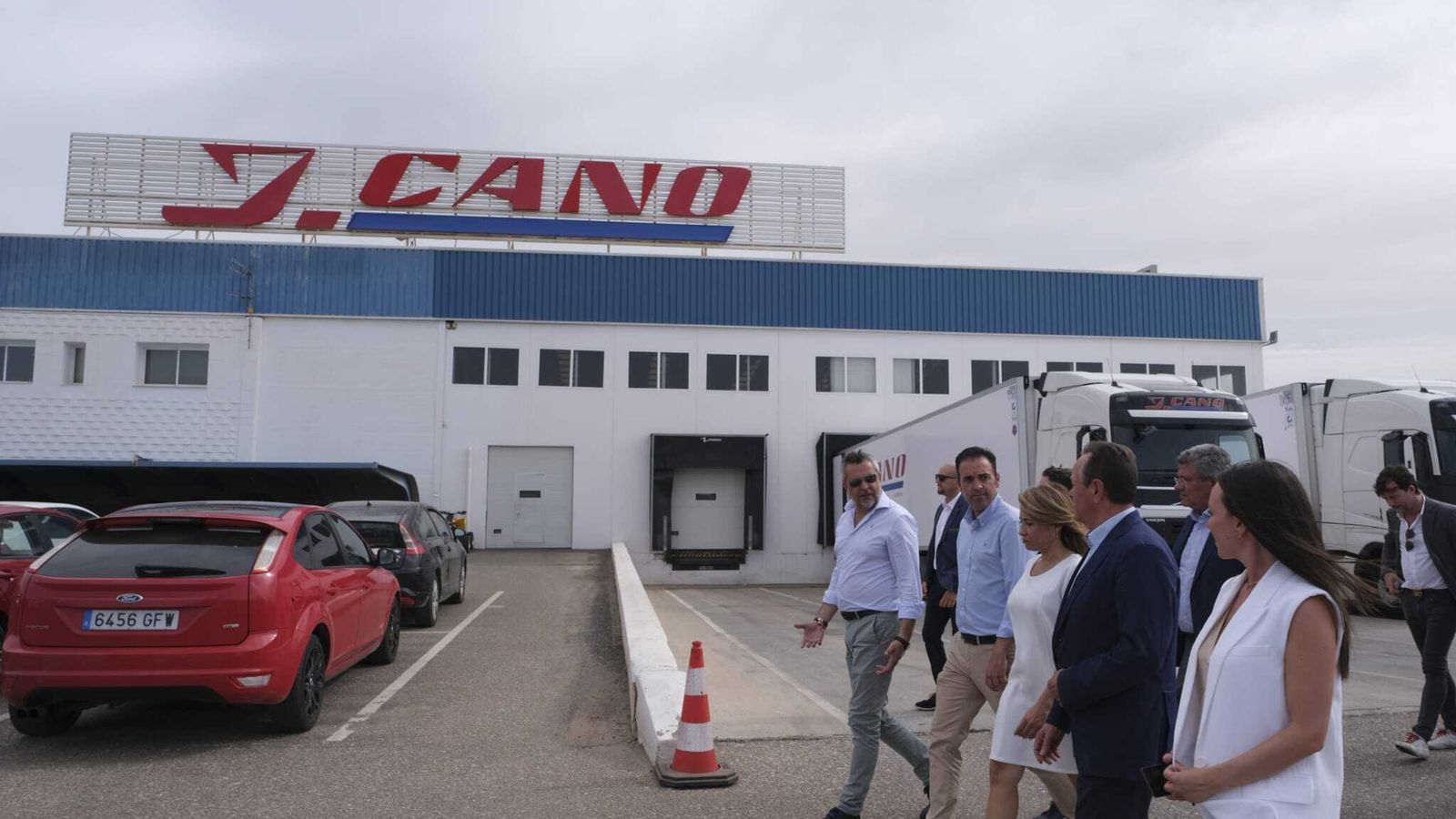 Recorrido de la ministra por las instalaciones de la empresa J. Cano