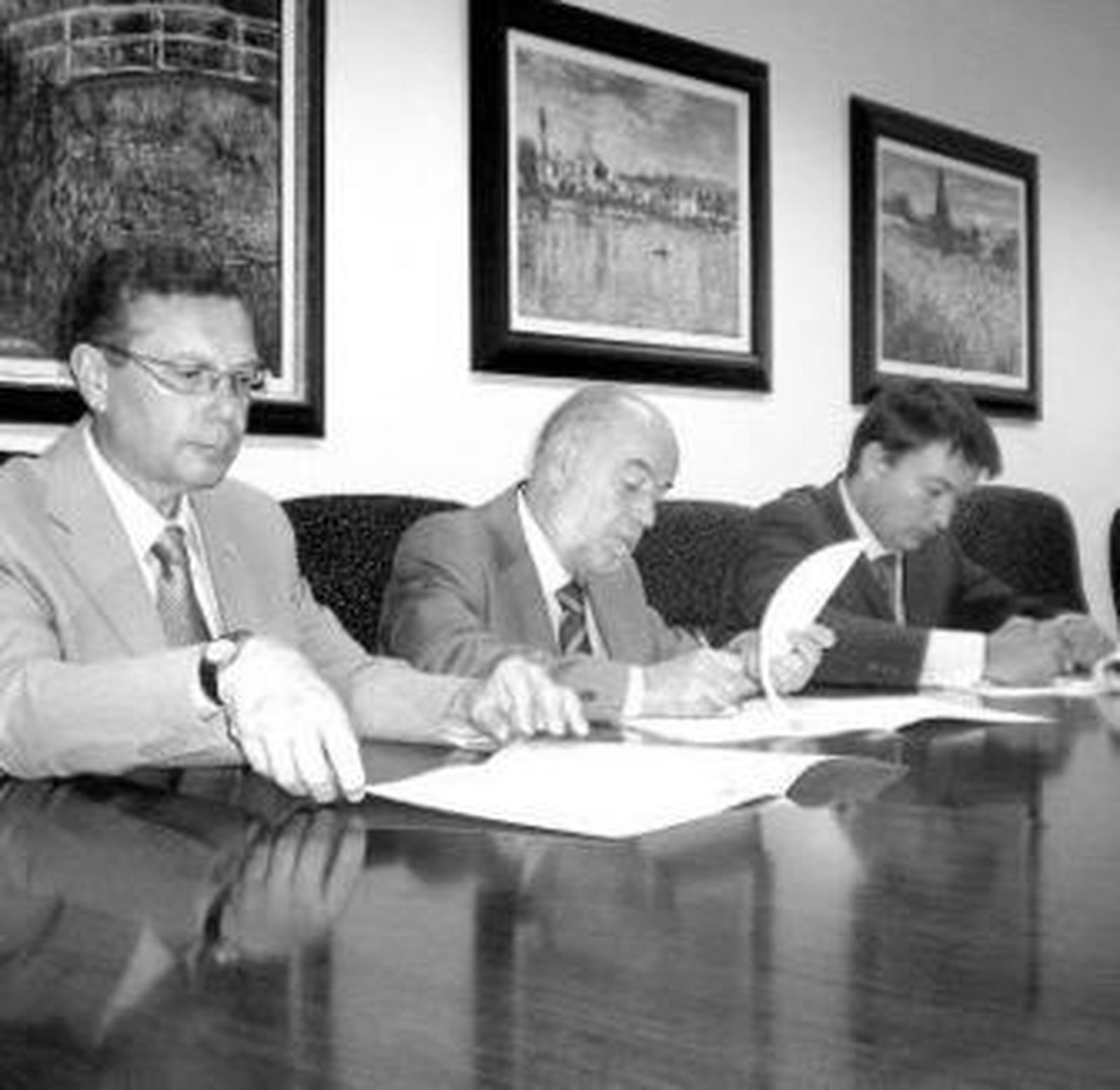 Firma del convenio de colaboración entre UAL y Gamesa.