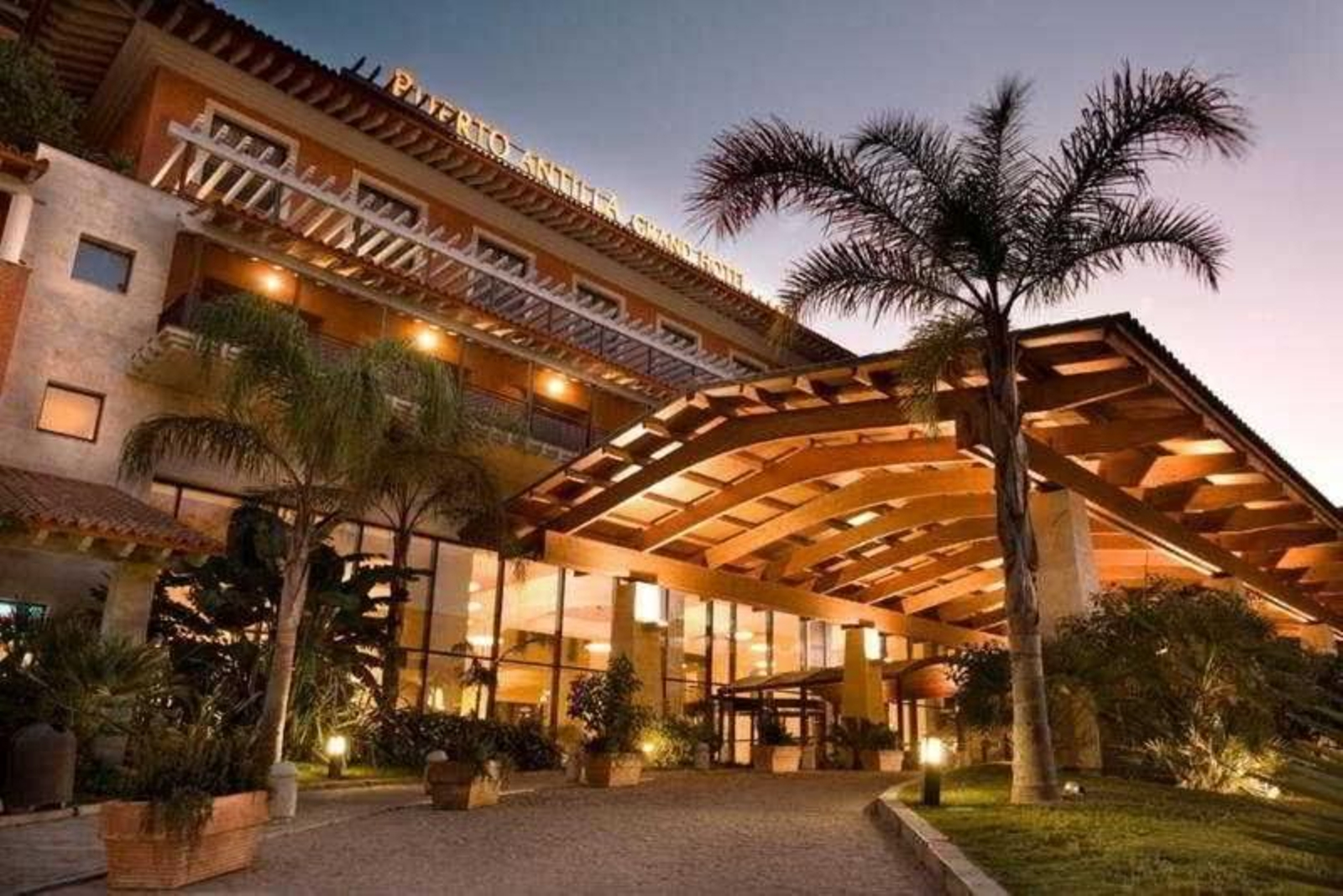 El nuevo presidente de la patronal hotelera andaluza, Juan Zapata, es gerente del Puerto Antilla Grand Hotel.