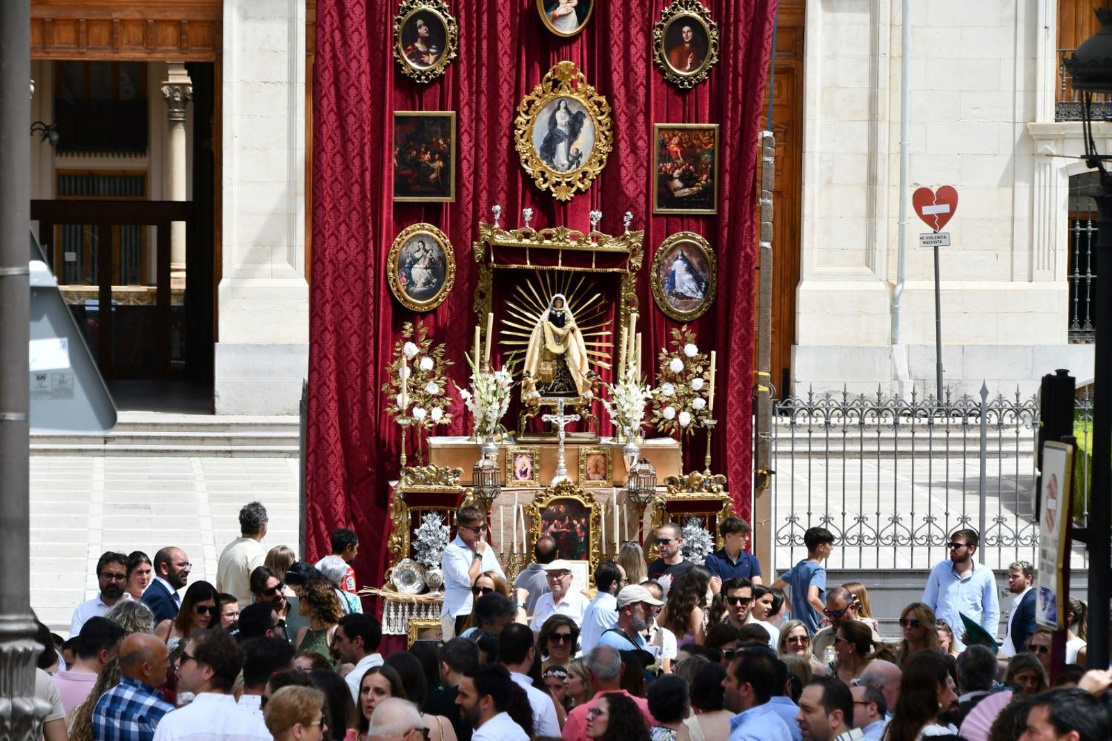 El Santísimo Sacramento llena de esperanza el corazón de los fieles jiennenses, en imágenes