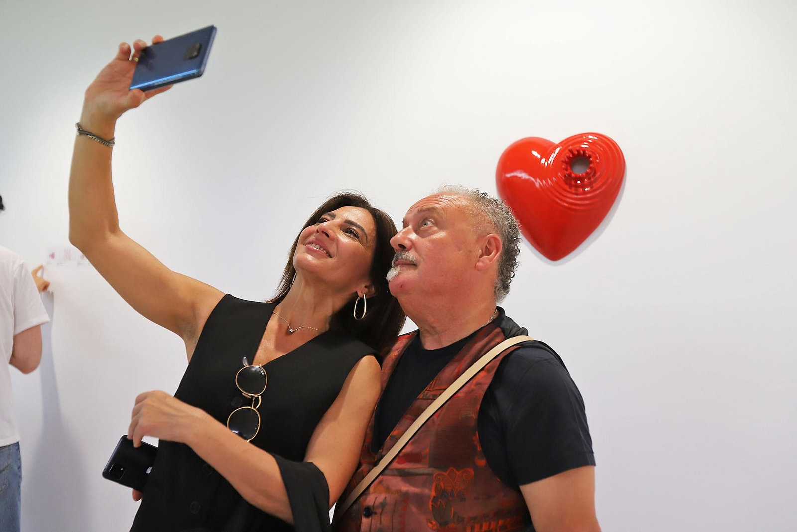 Imágenes de la exposición del artista onubense Wild Welva titulada 'El adiós, el comienzo y todo lo demás'.