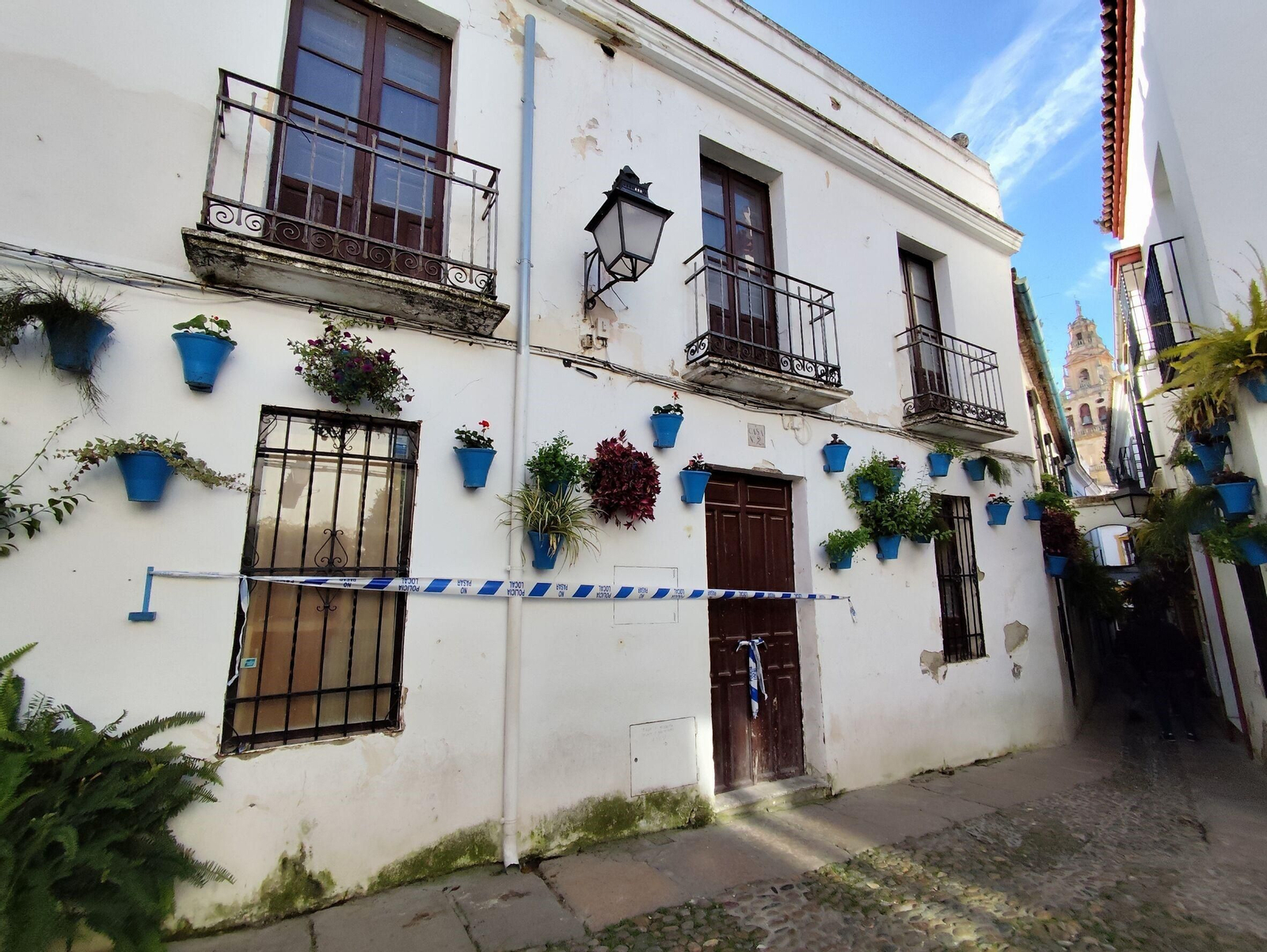 La Calleja de las Flores vuelve a la normalidad tras los actos vandálicos, en imágenes La Calleja de las Flores vuelve a la normalidad tras los actos vandálicos, en imágenes