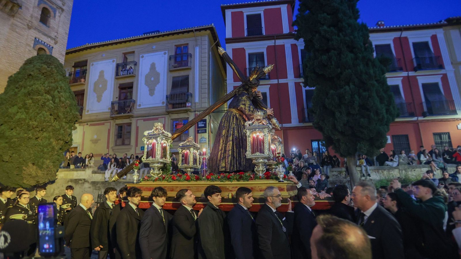 Fotogalería: Vía Crucis Hermandad de la Esperanza 2025