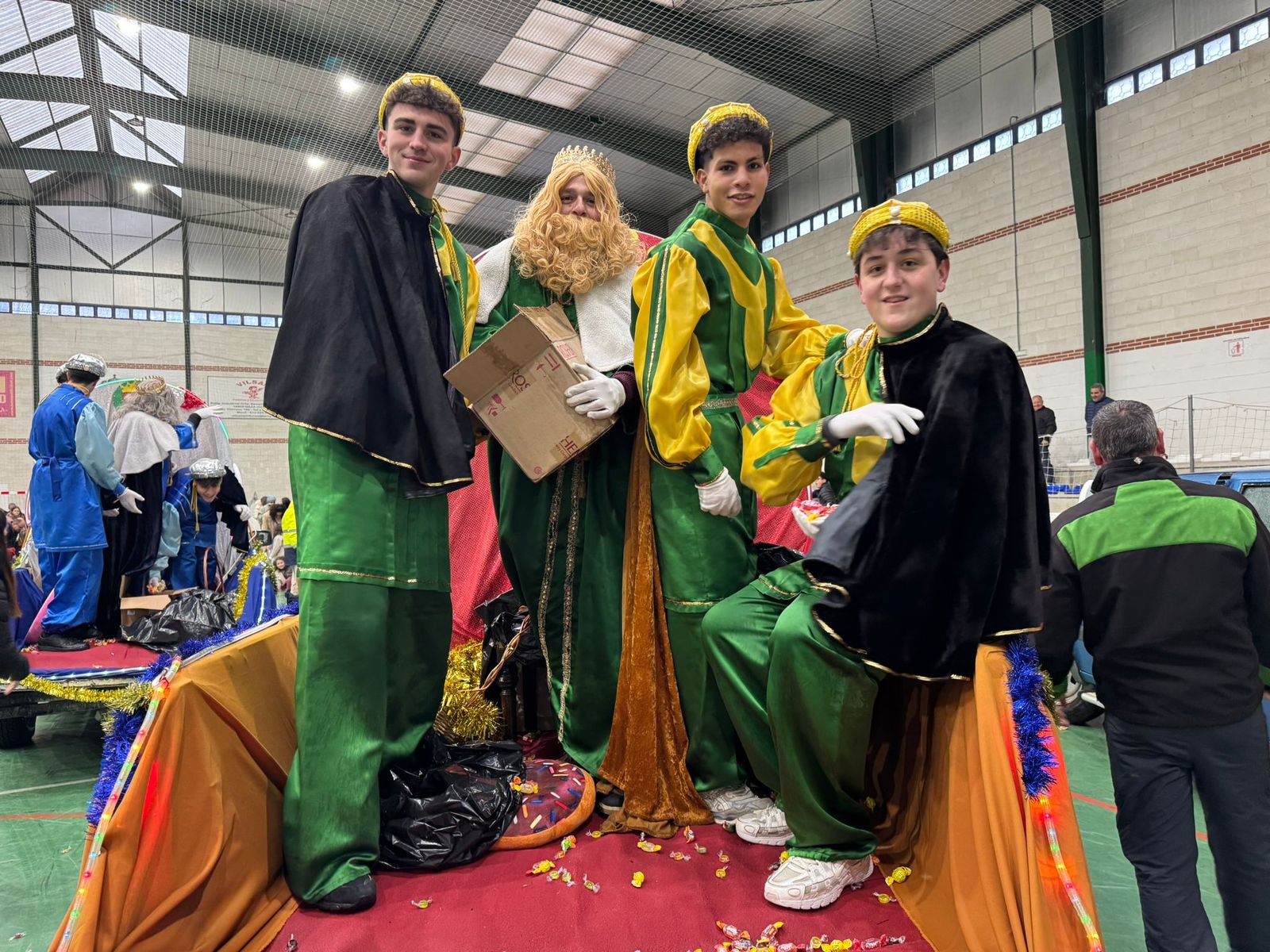 Serón disfruta de la llegada de los Reyes Magos en el Pabellón Municipal y en la residencia de mayores