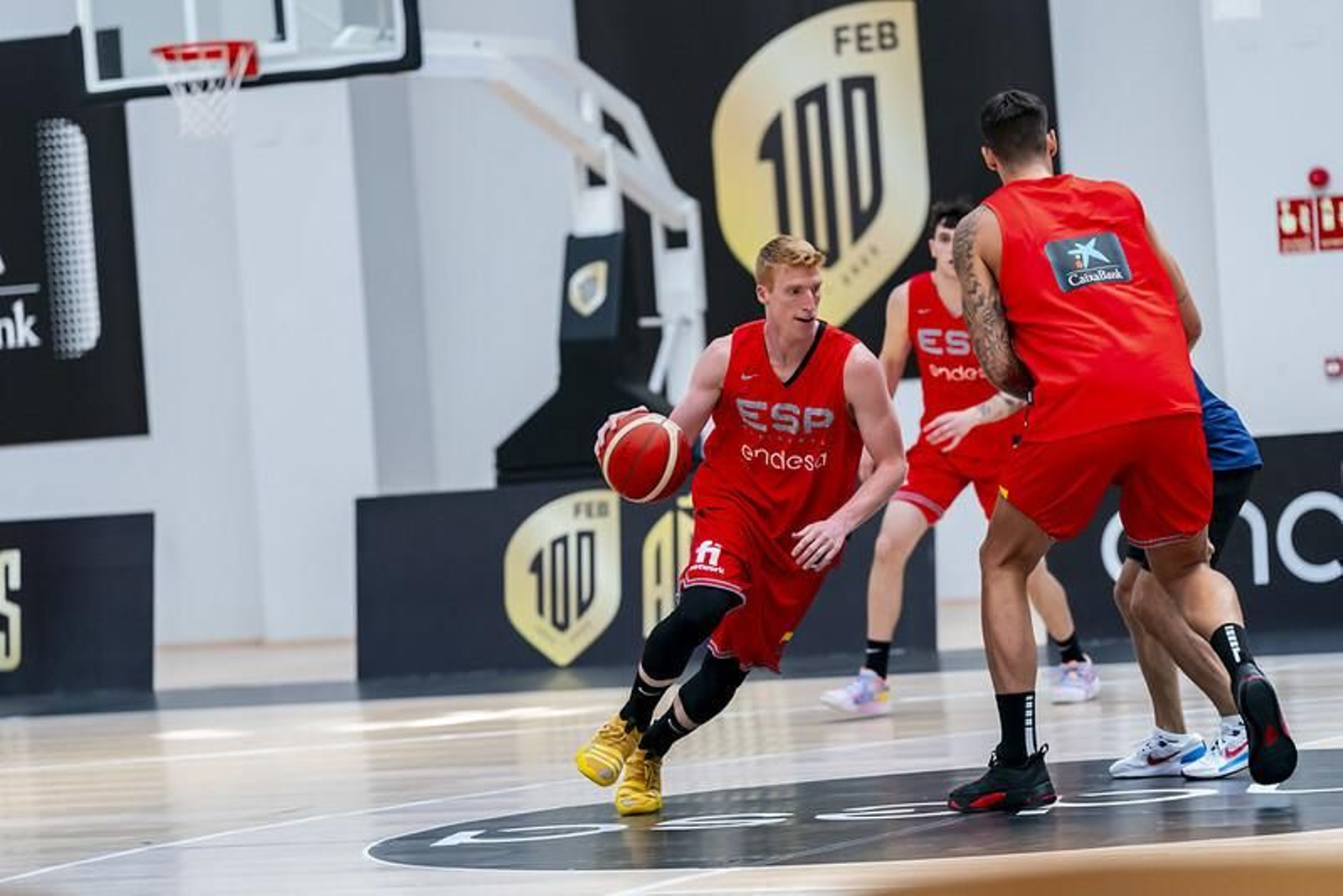 Las imágenes del primer entrenamiento de España, con Alberto Díaz