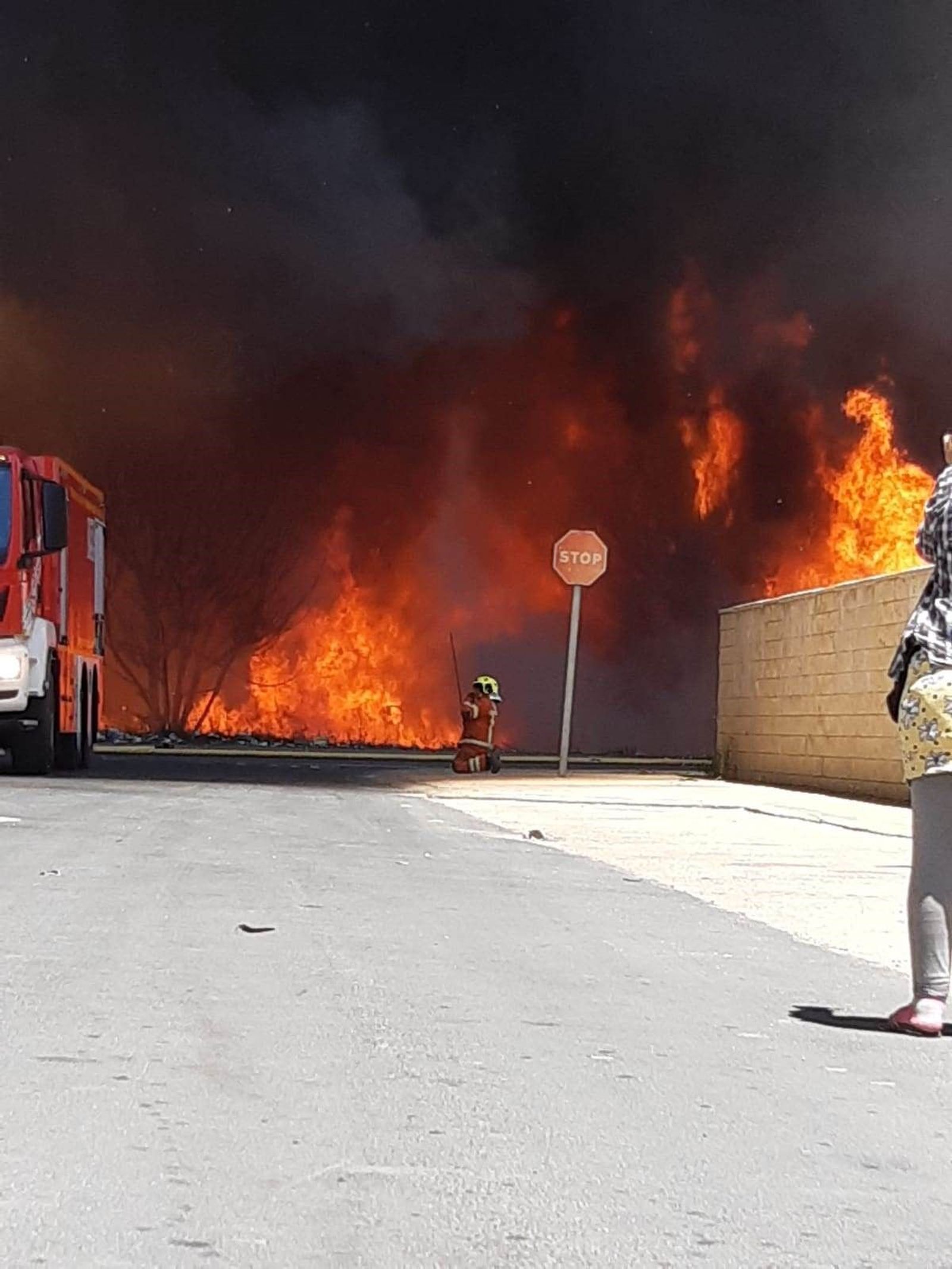 Las llamas en el asentamiento.