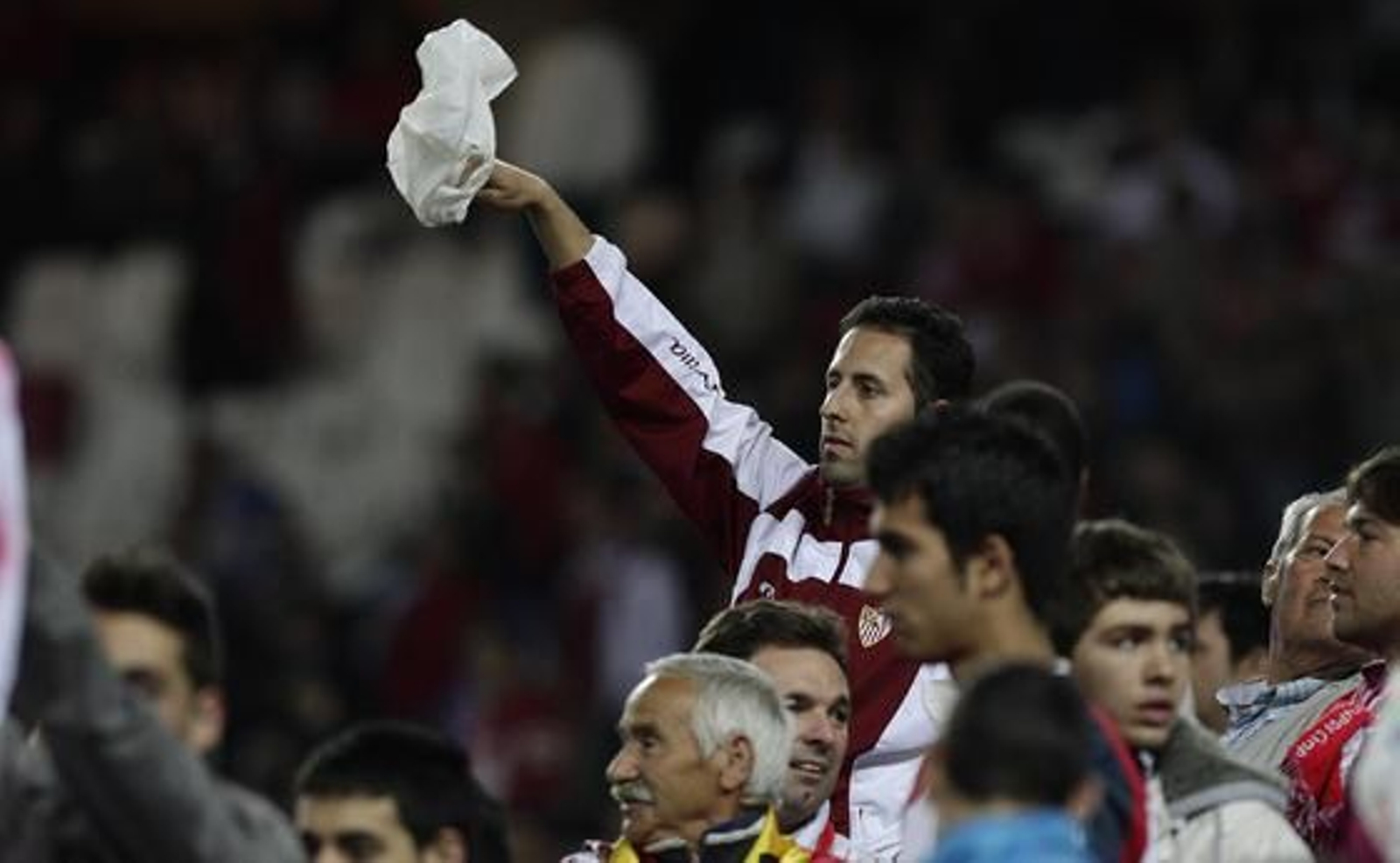 El Sevilla y el Xerez empatan en el Sánchez Pizjuán. / Antonio Pizarro