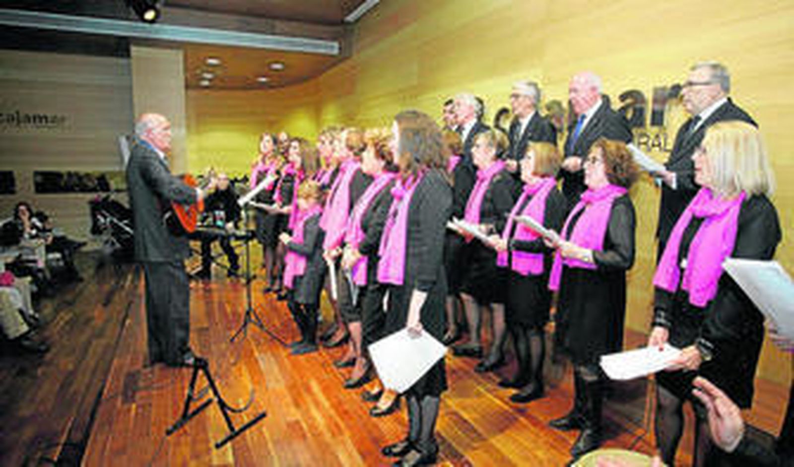 Voz al unísono del Coro La Salle trae el espíritu navideño con villancicos