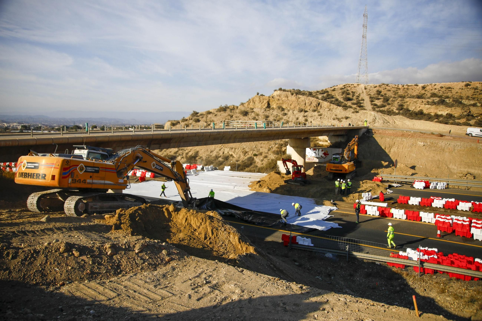 Imágenes del corte total en la A-7 de Almería