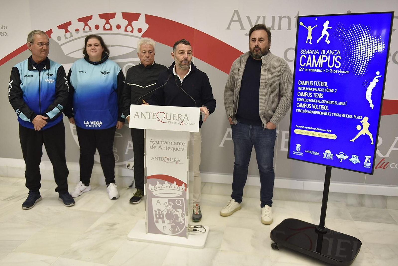 Presentación en el Ayuntamiento el programa deportivo para Semana Blanca.