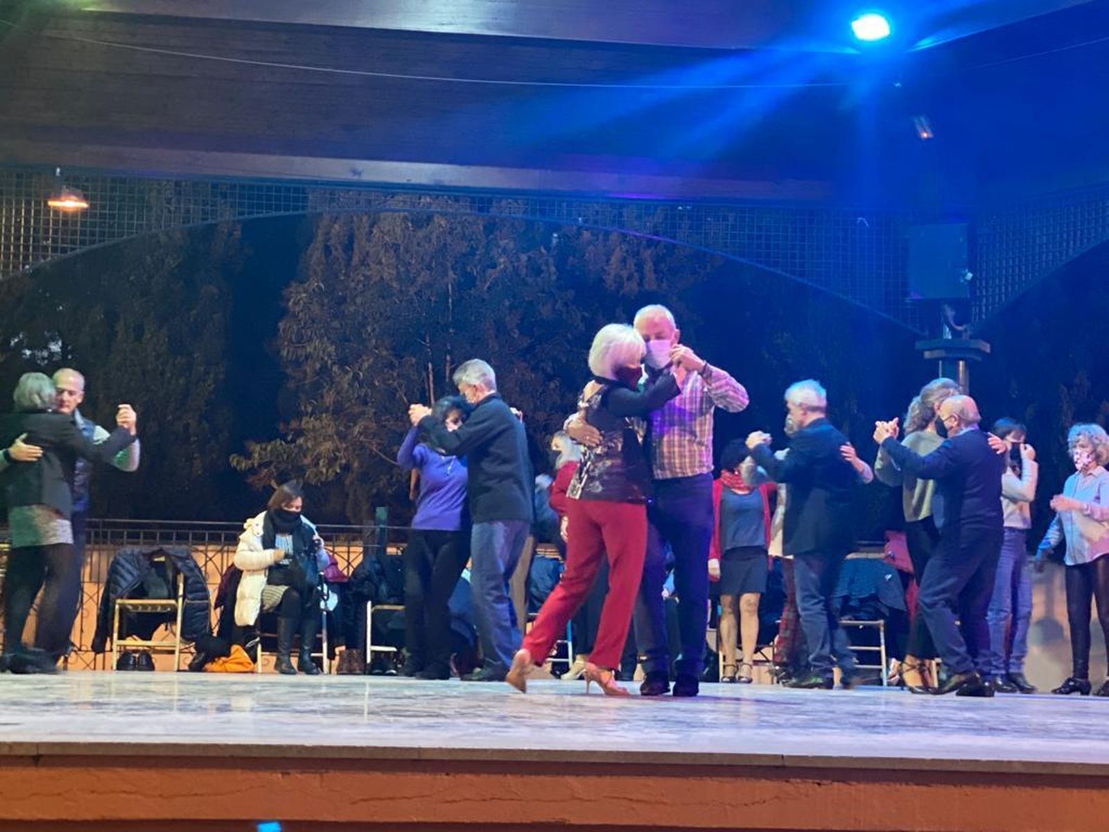 Aficionados al tango de toda la provincia participan en una milonga en La Zubia
