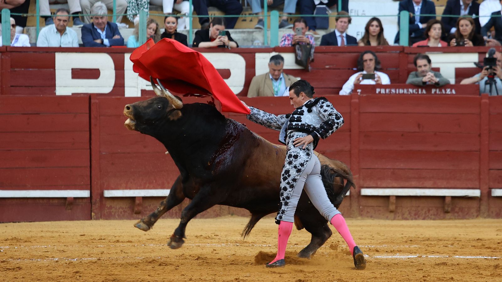 Última tarde de toros de la Feria de Jerez 2024 con Morante, Manzanares y Castella