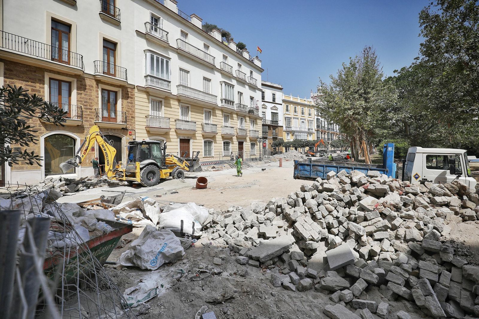 Imágenes de las obras e la plaza de España en Cádiz