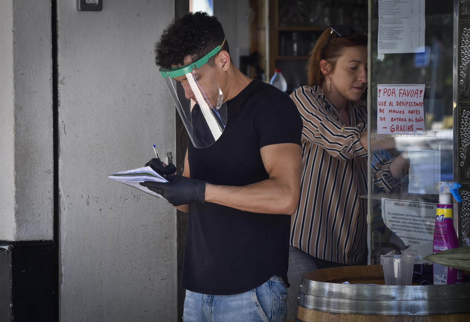 Desescalada en Sevilla: Reservas y esperas en los bares durante la fase 1