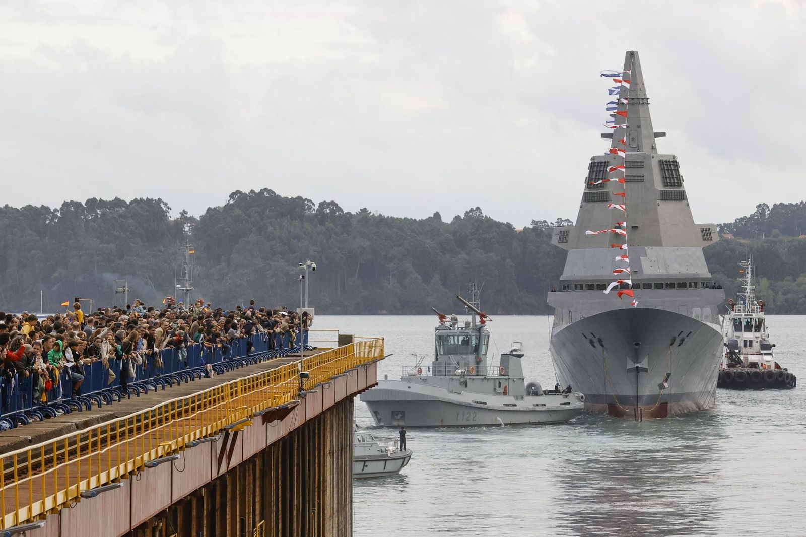 Un momento de la botadura de la primera fragata F-110 construida en Navantia Ferrol.