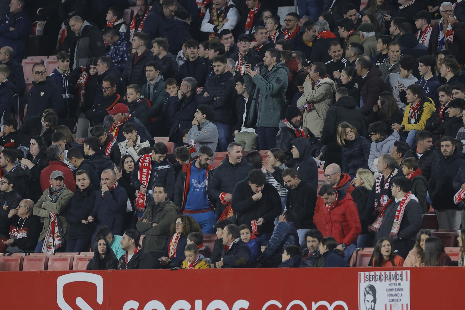 Búscate en las fotos del Sevilla-Alavés