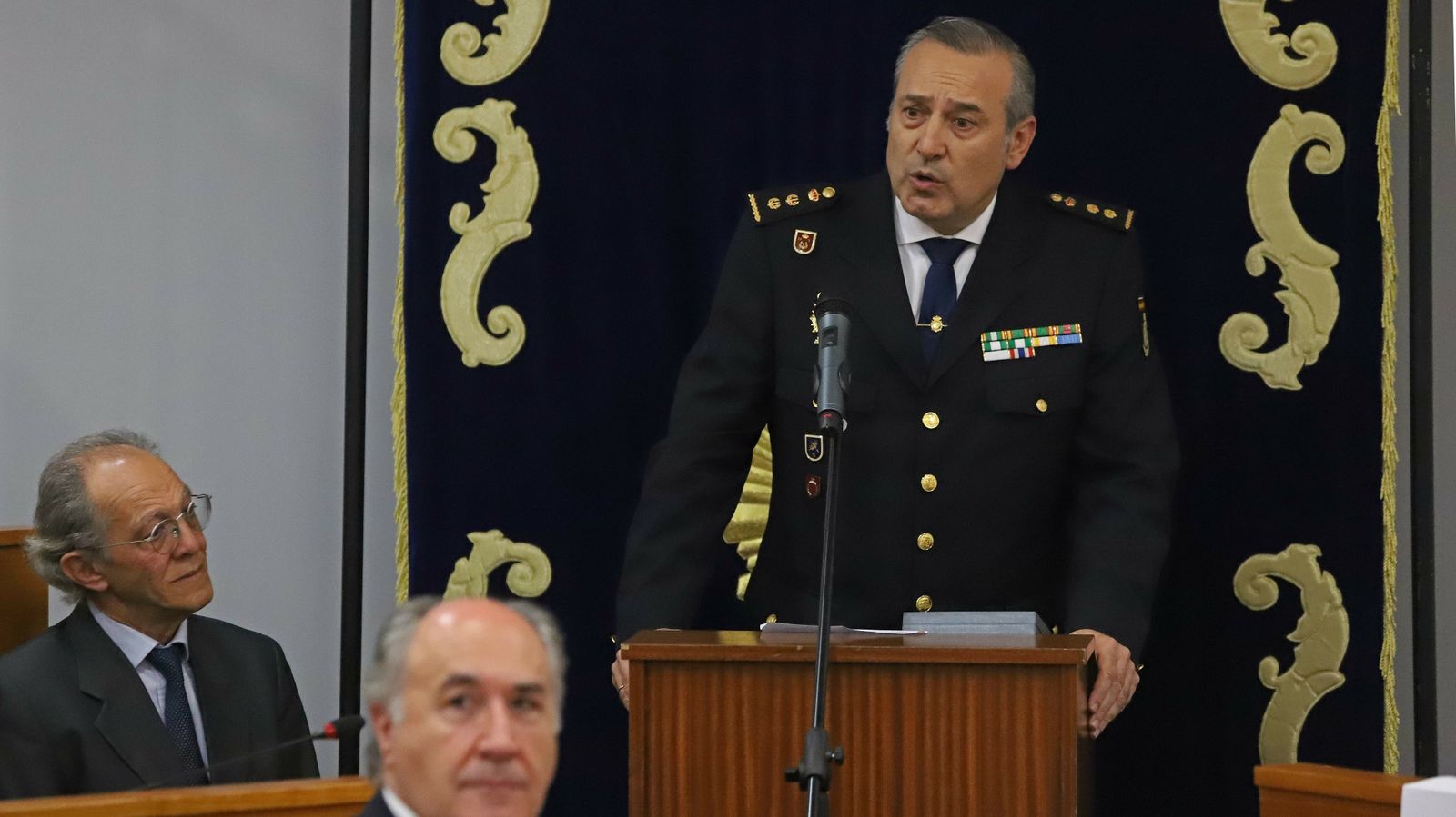 Fotos del acto de entrega de la Medalla de la Mancomunidad a la Policía Nacional