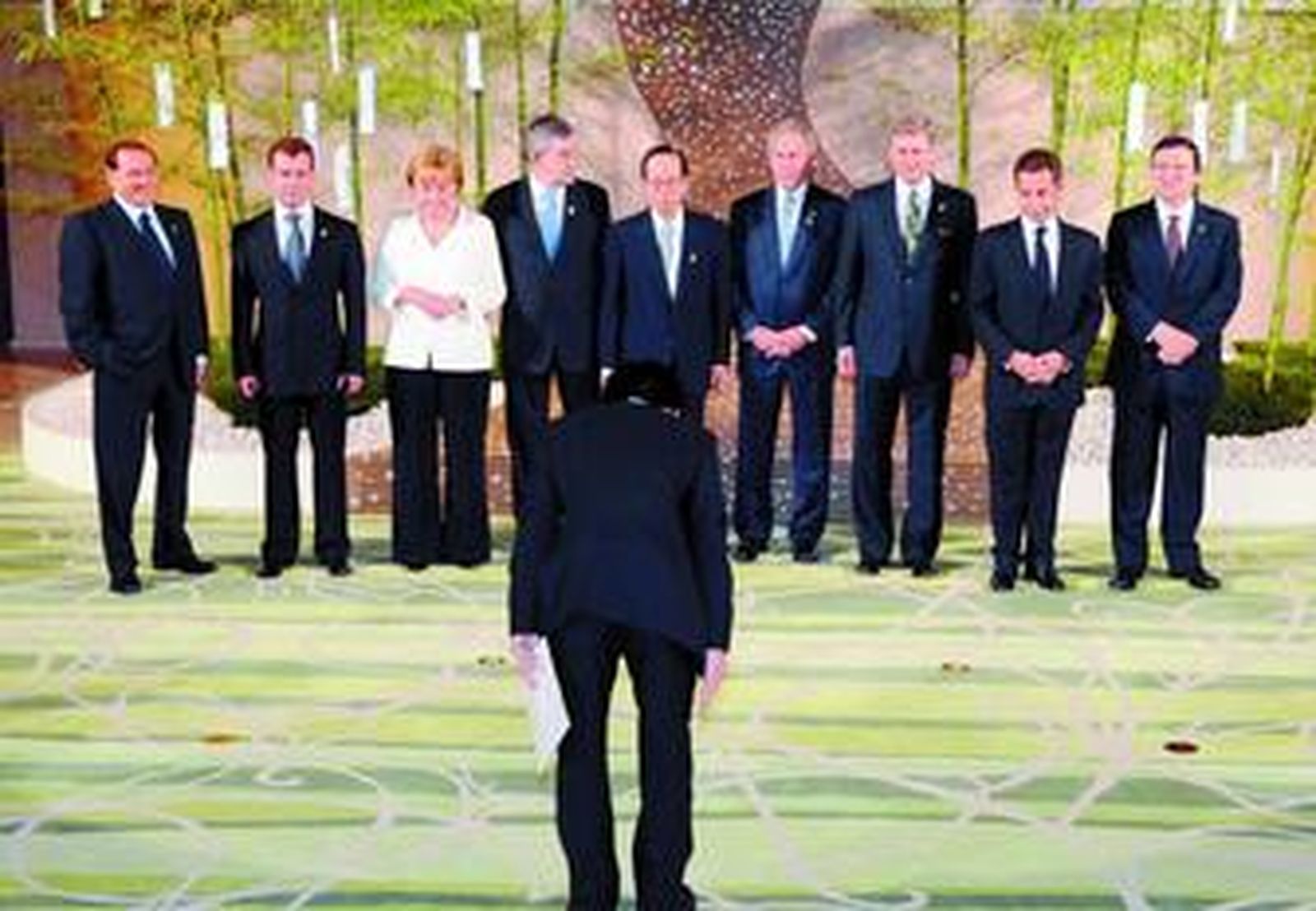 Los líderes del G8 posan en la inauguración de la cumbre en Toyako, Japón.