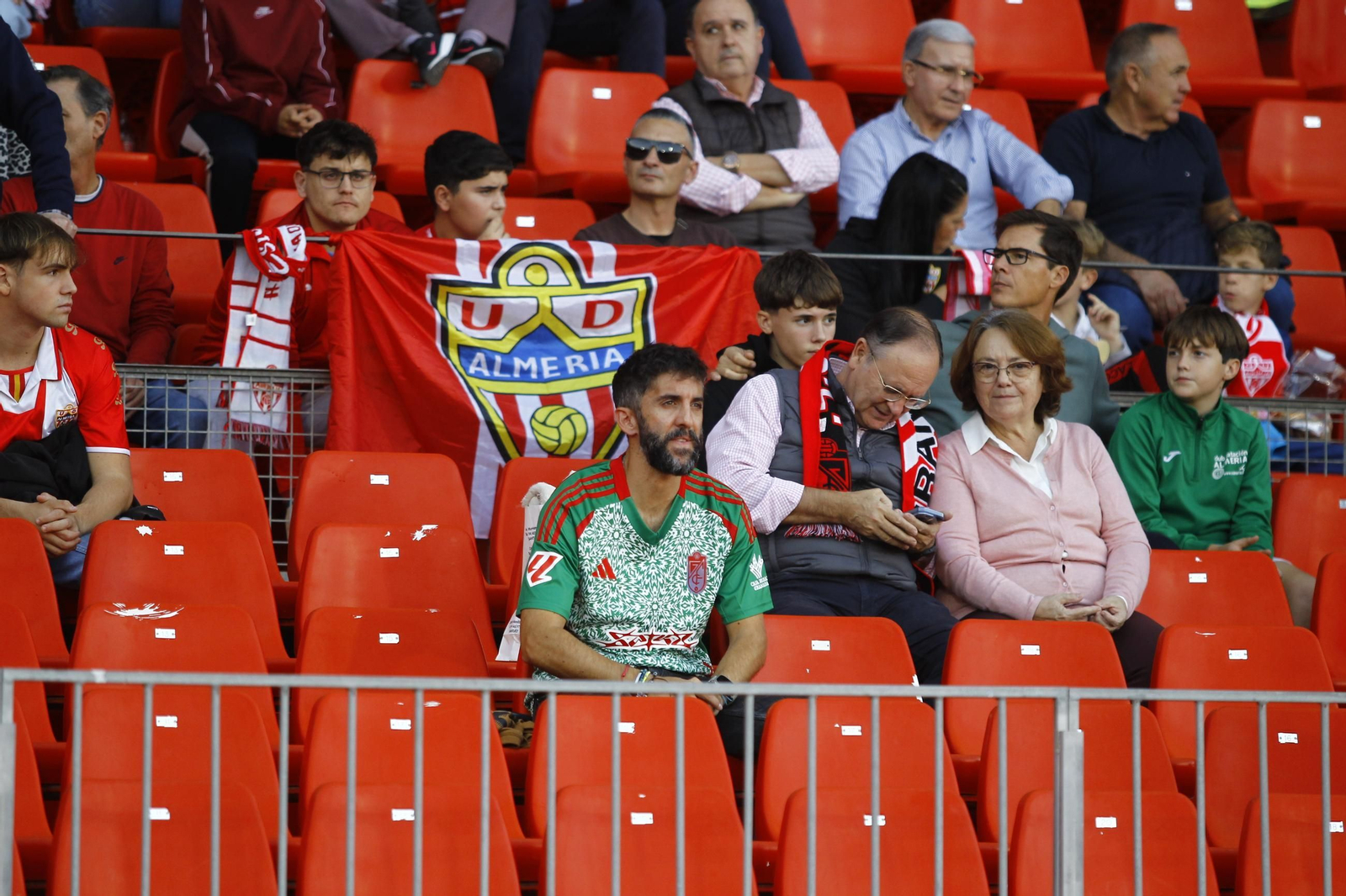 Búscate en las fotos del partido U.D. Almería-Granada C.F.