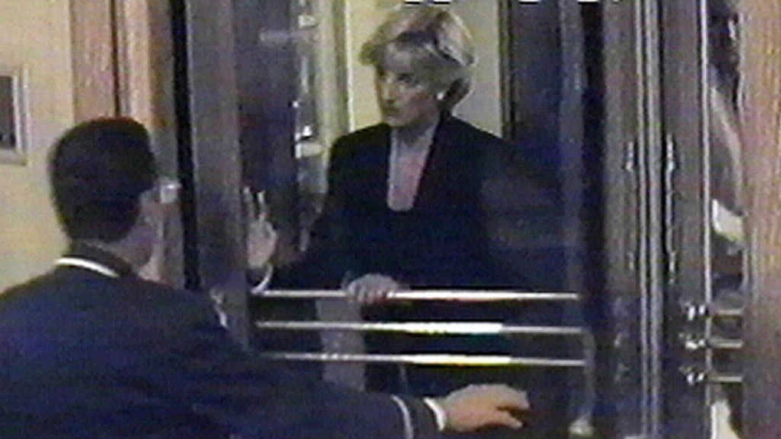 Lady Di en su aciaga noche de París llega al Ritz