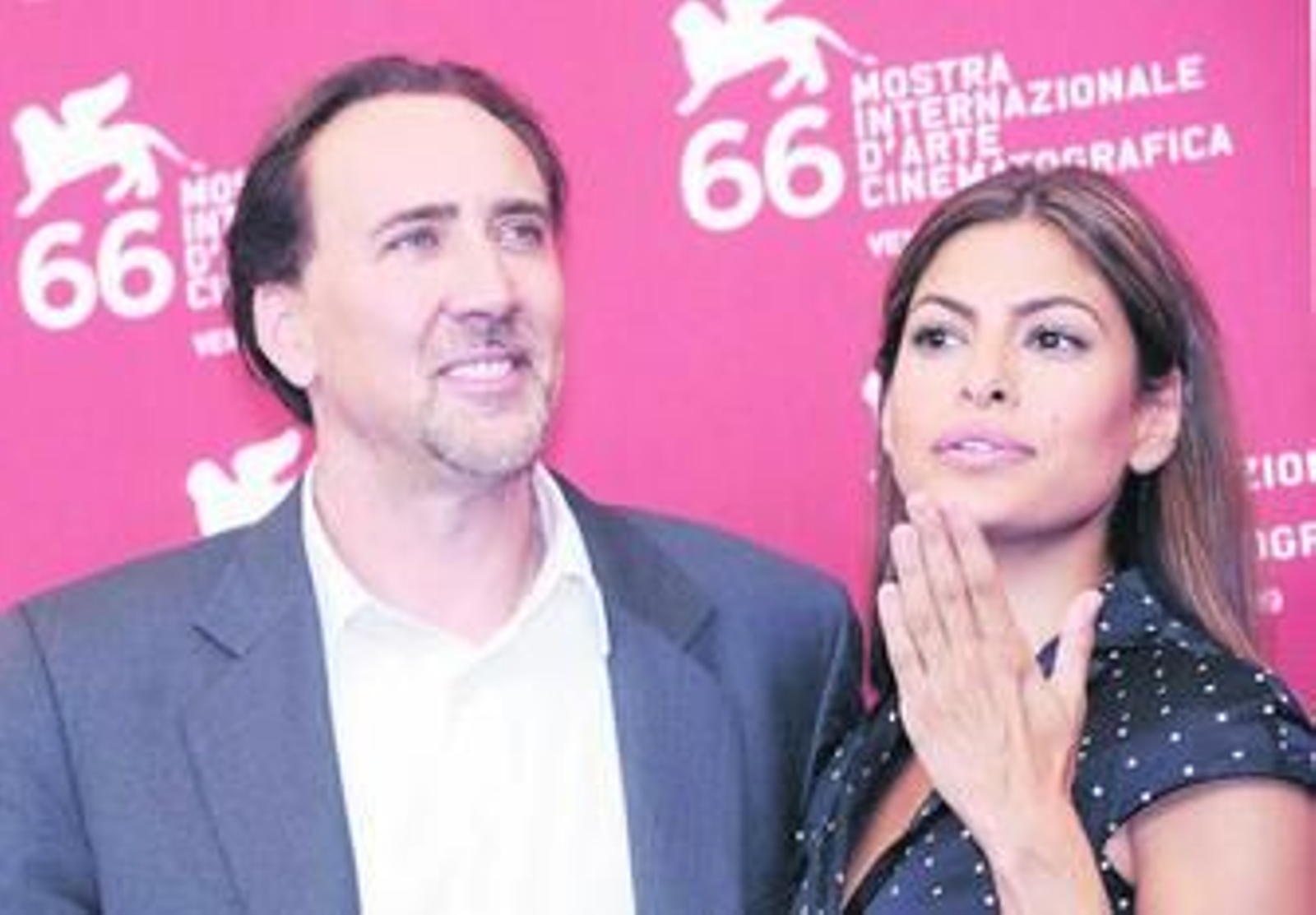 Nicholas Cage Eva Mendes, protagonistas de 'Bad Lieutenant', durante el pase para fotógrafos.