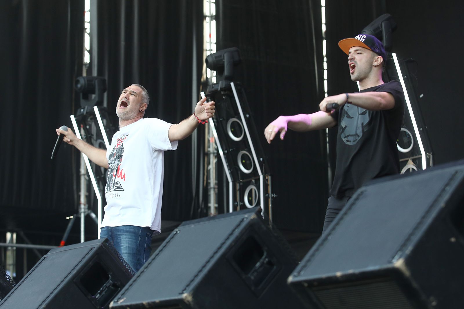 Los raperos Kase.O y El Momo derrocharon rimas y adrenalina sobre el escenario Brugal Stage.