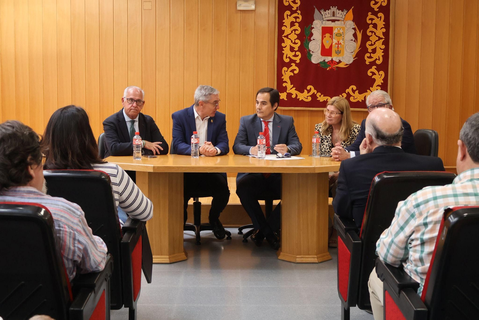El consejero de Justicia, Administración Local y Función Pública, José Antonio Nieto, se reunió con el alcalde, Luis Mariano Camacho.